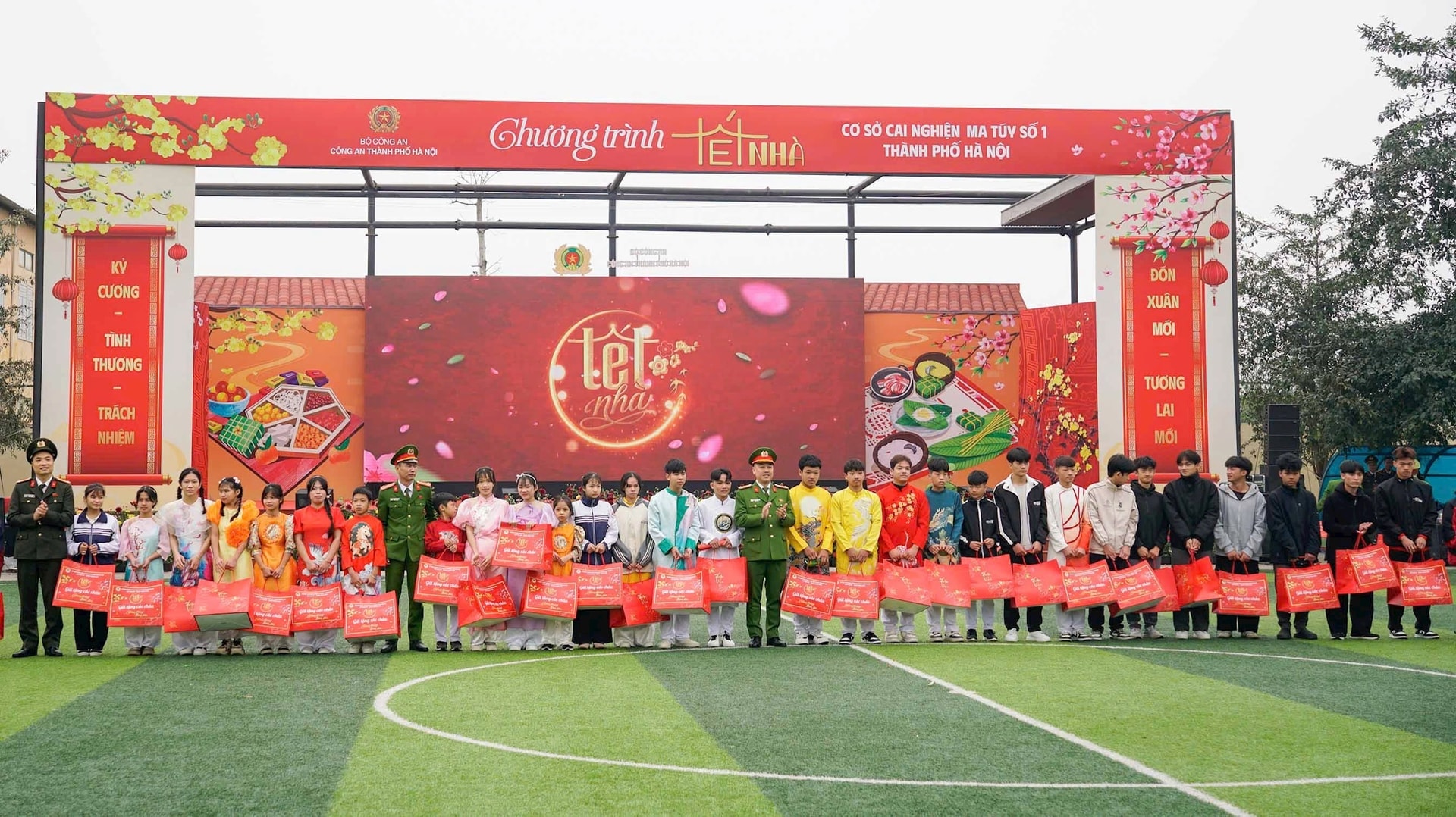 Công an Hà Nội mang “Tết Nhà” đến với các học viên cai nghiện ma túy - ảnh 7