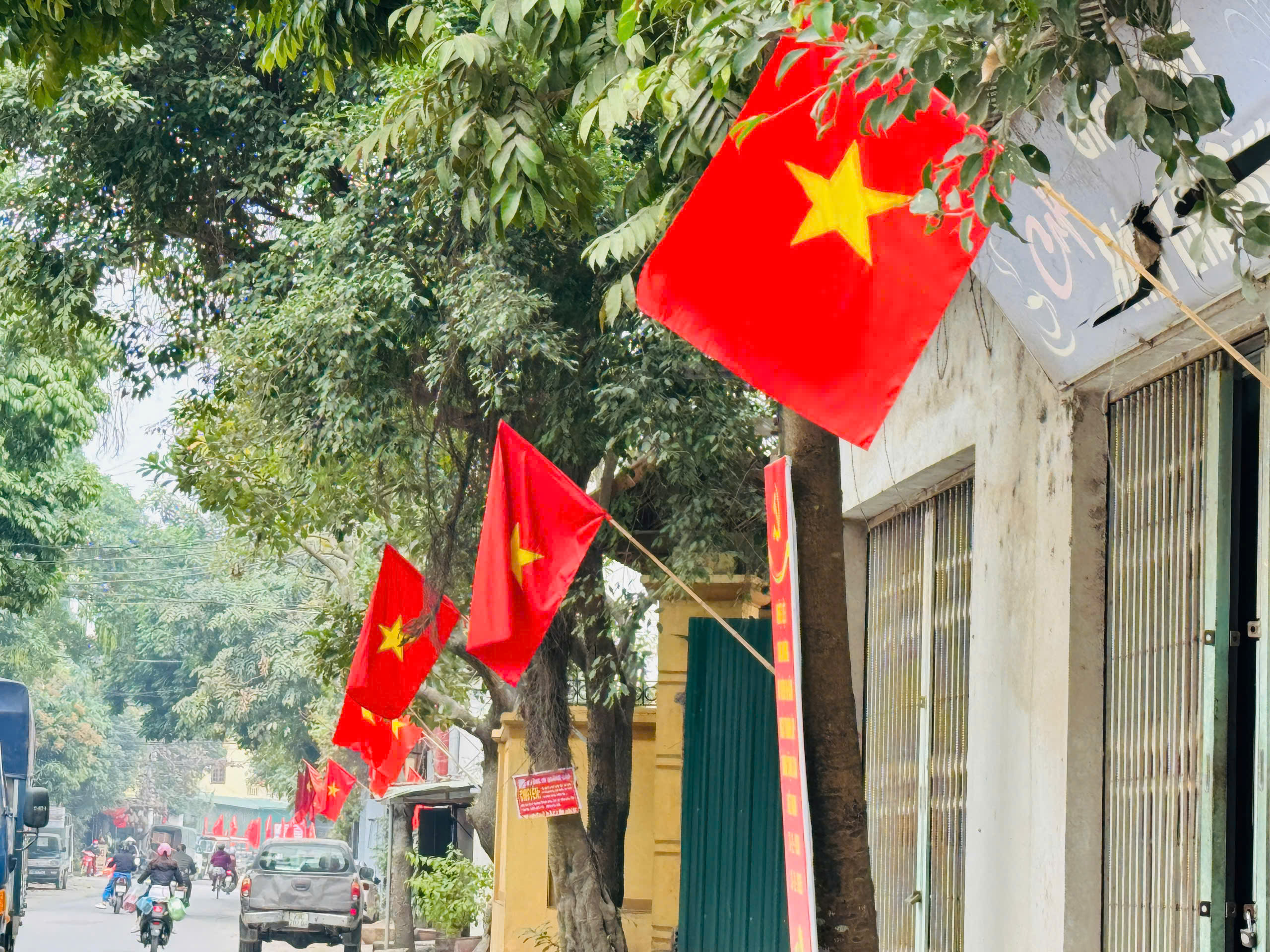 Xã Nam Phù rực rỡ cờ hoa chào mừng 96 năm ngày Thành lập Đảng và đón Xuân Bính Ngọ 2026 - ảnh 3