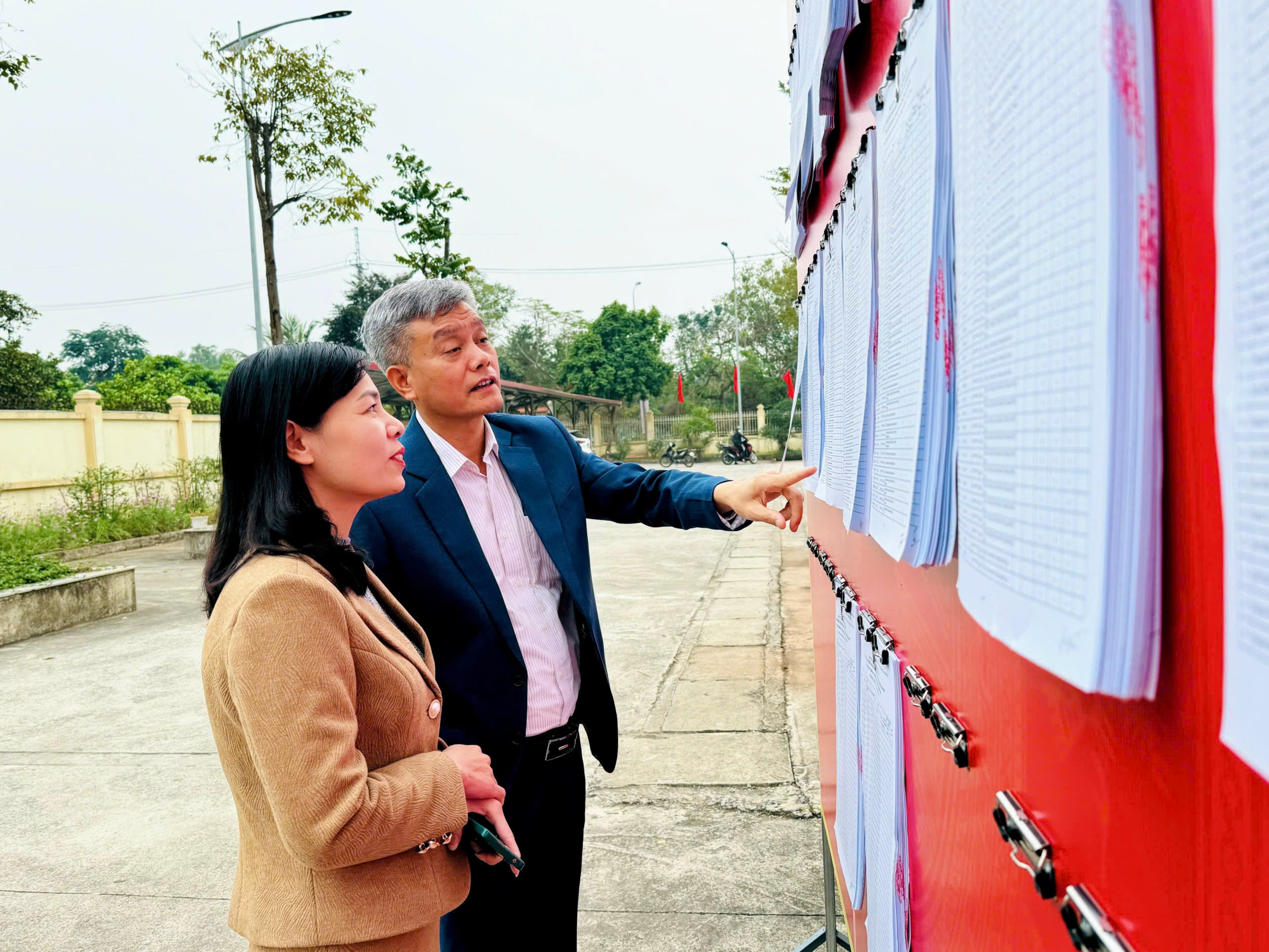 Xã Nam Phù hoàn thành niêm yết danh sách cử tri tại 100% khu vực bỏ phiếu - ảnh 2