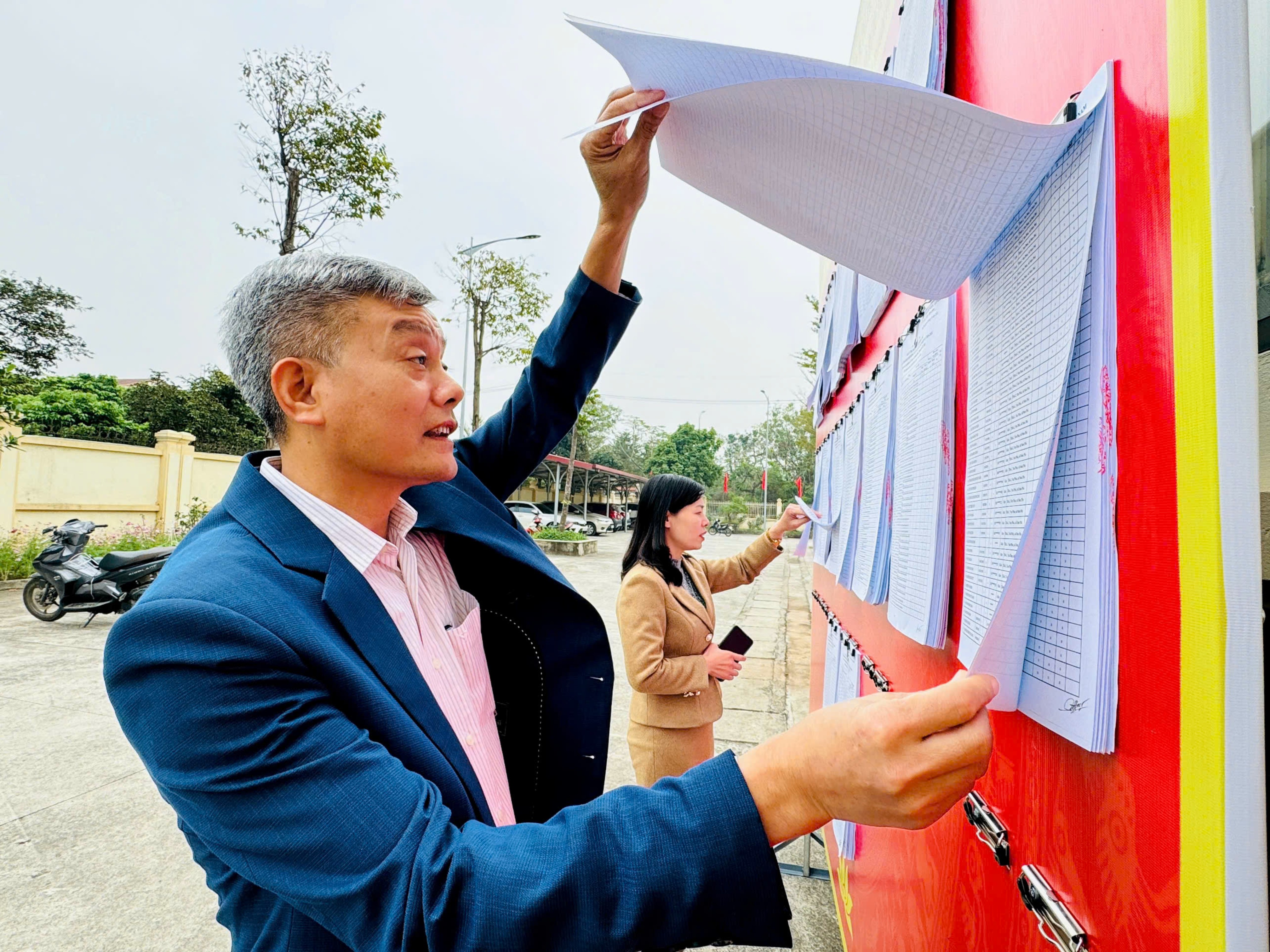 Xã Nam Phù hoàn thành niêm yết danh sách cử tri tại 100% khu vực bỏ phiếu - ảnh 1