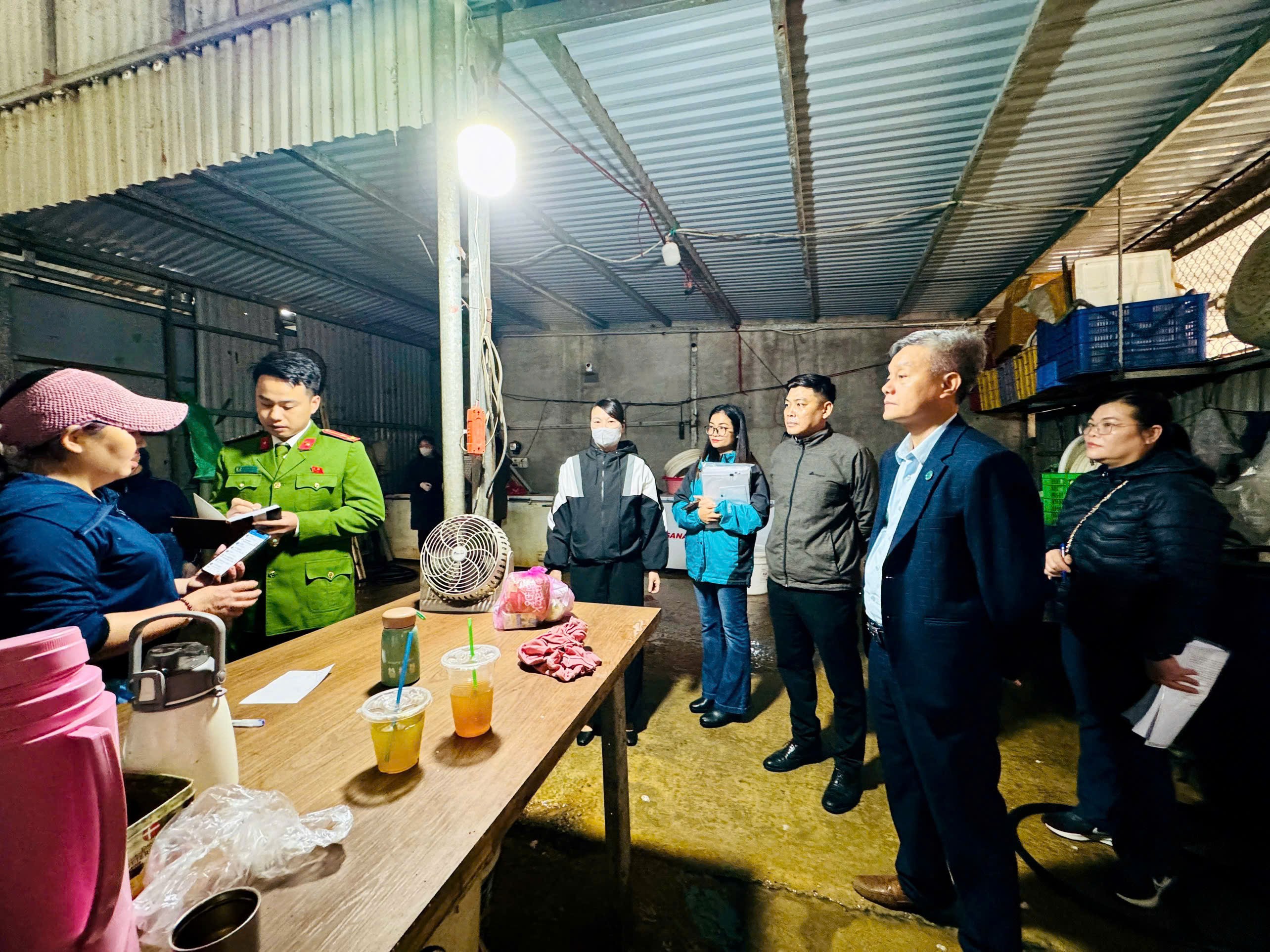 Xã Nam Phù kiểm tra đột xuất cơ sở thực phẩm dịp cận Tết nguyên đán Bính Ngọ 2026 - ảnh 1