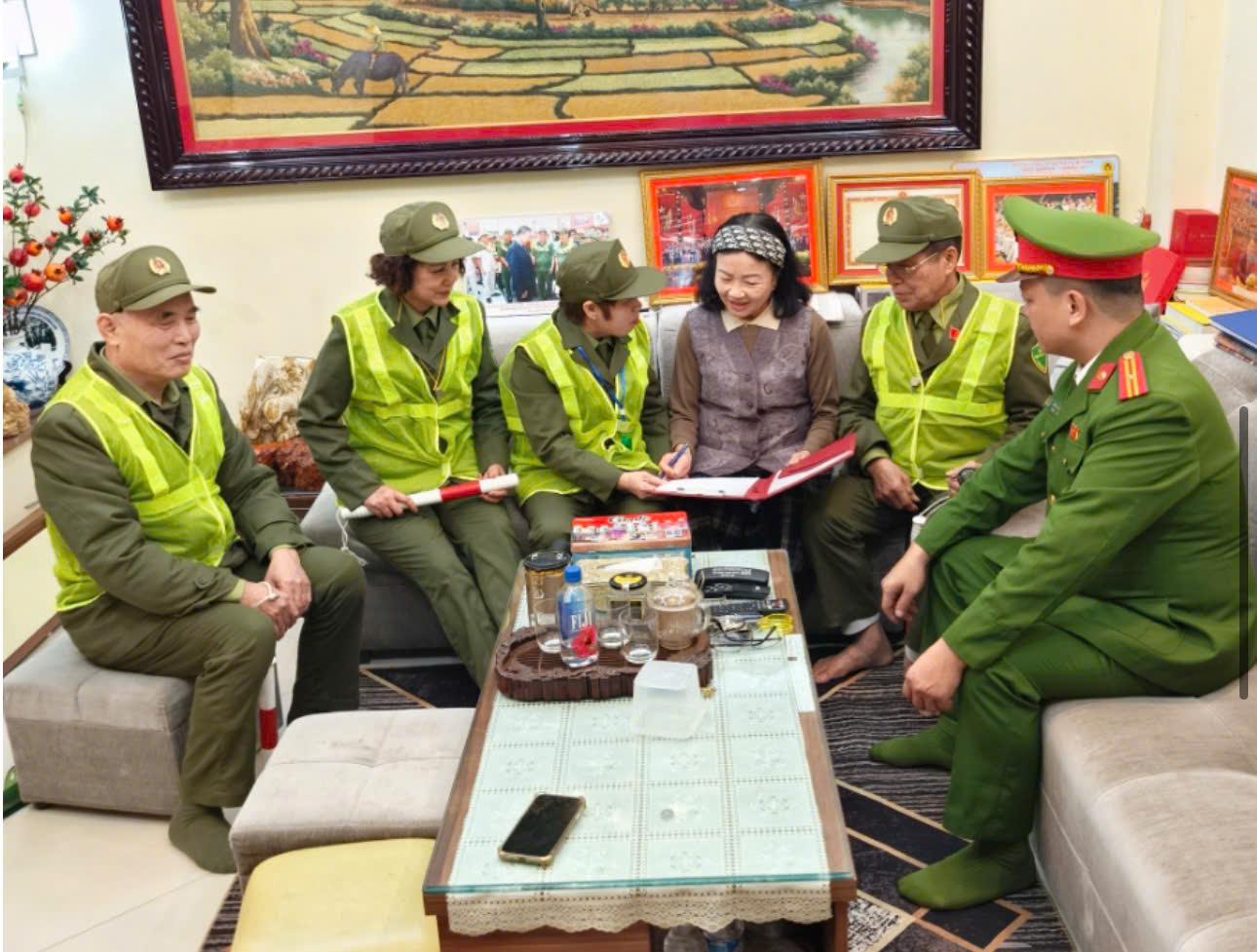 Công an phường Tây Hồ chung tay bảo vệ môi trường - ảnh 5