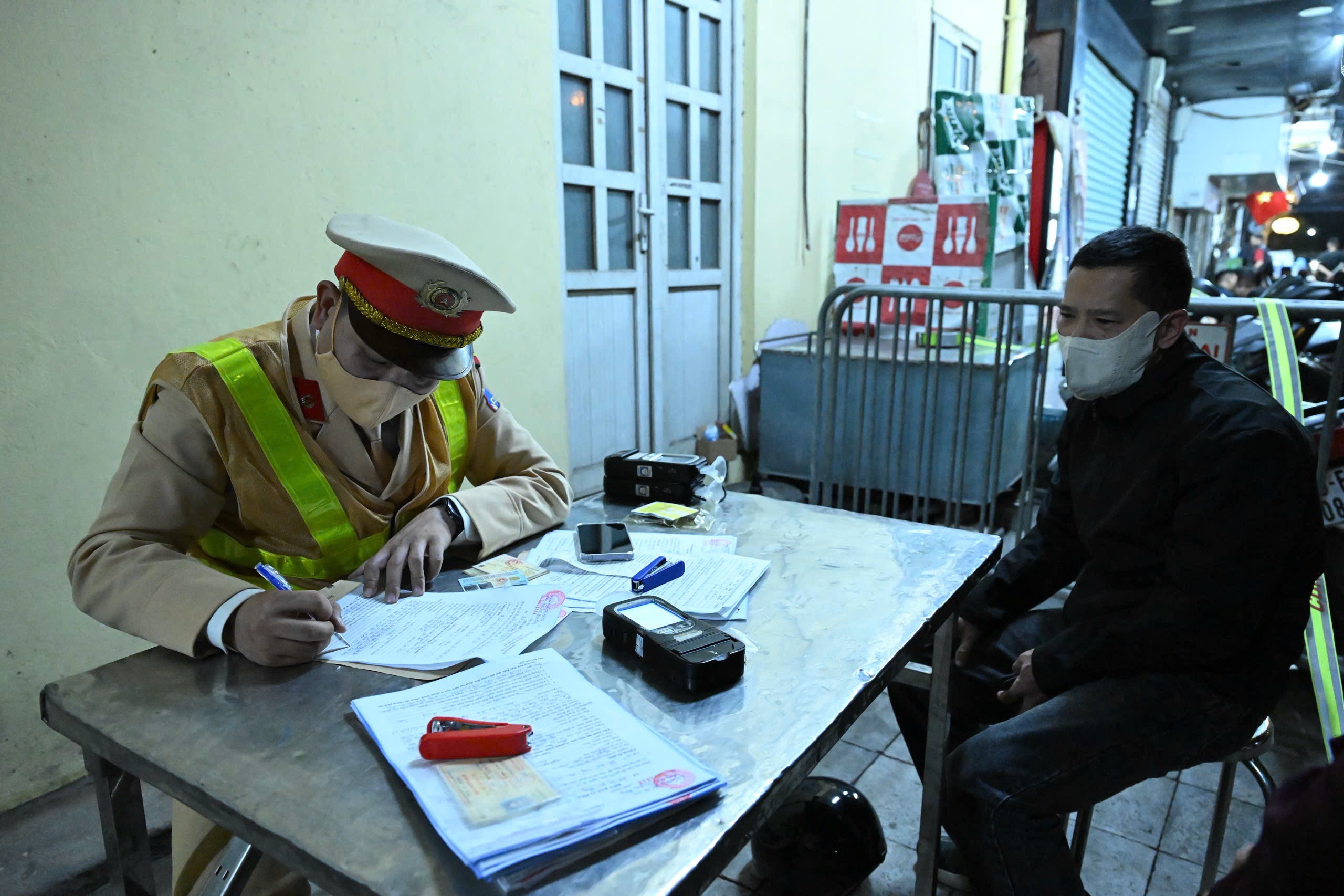 Tăng cường kiểm soát nồng độ cồn, bảo đảm an toàn giao thông dịp cận Tết Nguyên đán Bính Ngọ 2026 - ảnh 5