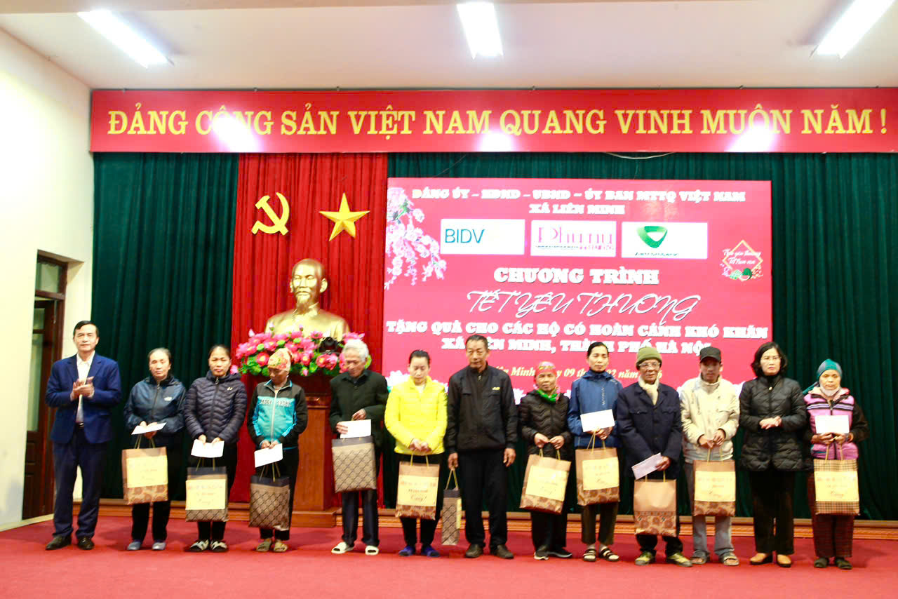 Ủy ban MTTQ xã Liên Minh trao 235 suất quà Tết cho hộ khó khăn - ảnh 5