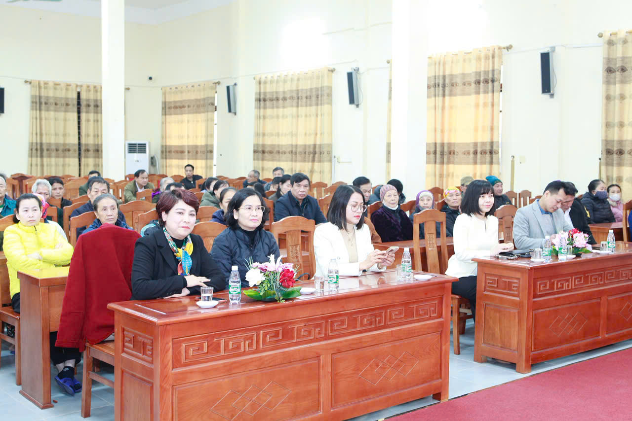 Ủy ban MTTQ xã Liên Minh trao 235 suất quà Tết cho hộ khó khăn - ảnh 1