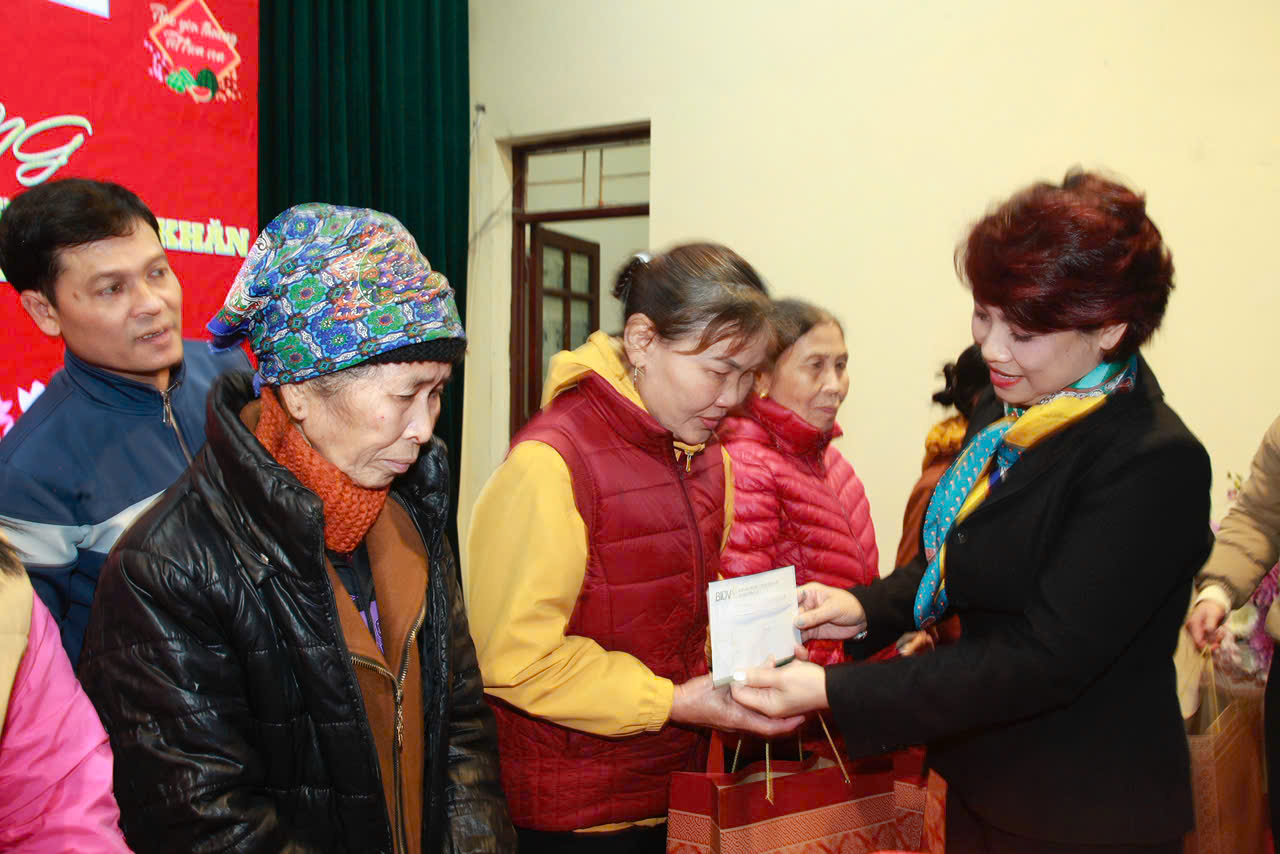 Ủy ban MTTQ xã Liên Minh trao 235 suất quà Tết cho hộ khó khăn - ảnh 6