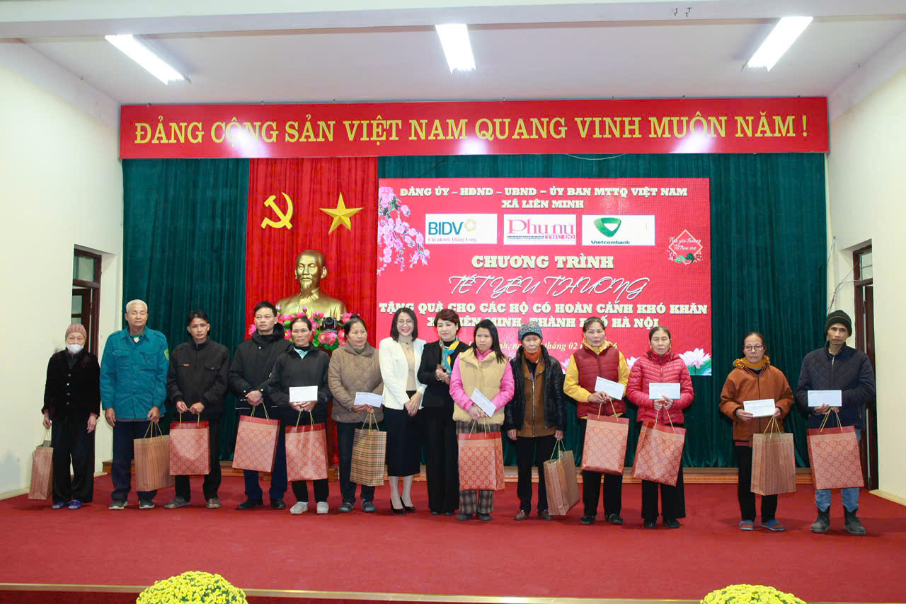 Ủy ban MTTQ xã Liên Minh trao 235 suất quà Tết cho hộ khó khăn - ảnh 4