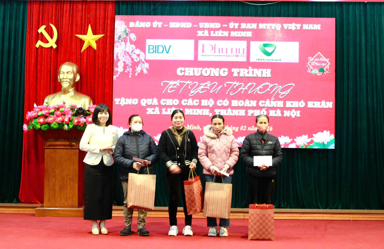 Ủy ban MTTQ xã Liên Minh trao 235 suất quà Tết cho hộ khó khăn - ảnh 3