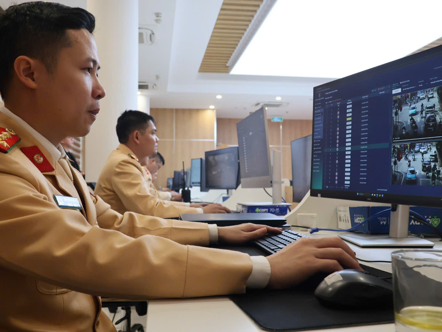 Camera AI phát huy hiệu quả, góp phần giữ nhịp giao thông Hà Nội ngày cận Tết - ảnh 1