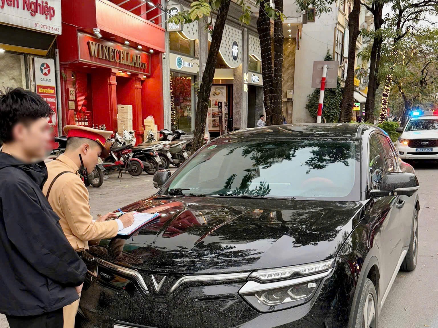 Hà Nội: Xử lý mạnh với những vi phạm gây ùn tắc giao thông dịp cận Tết - ảnh 3