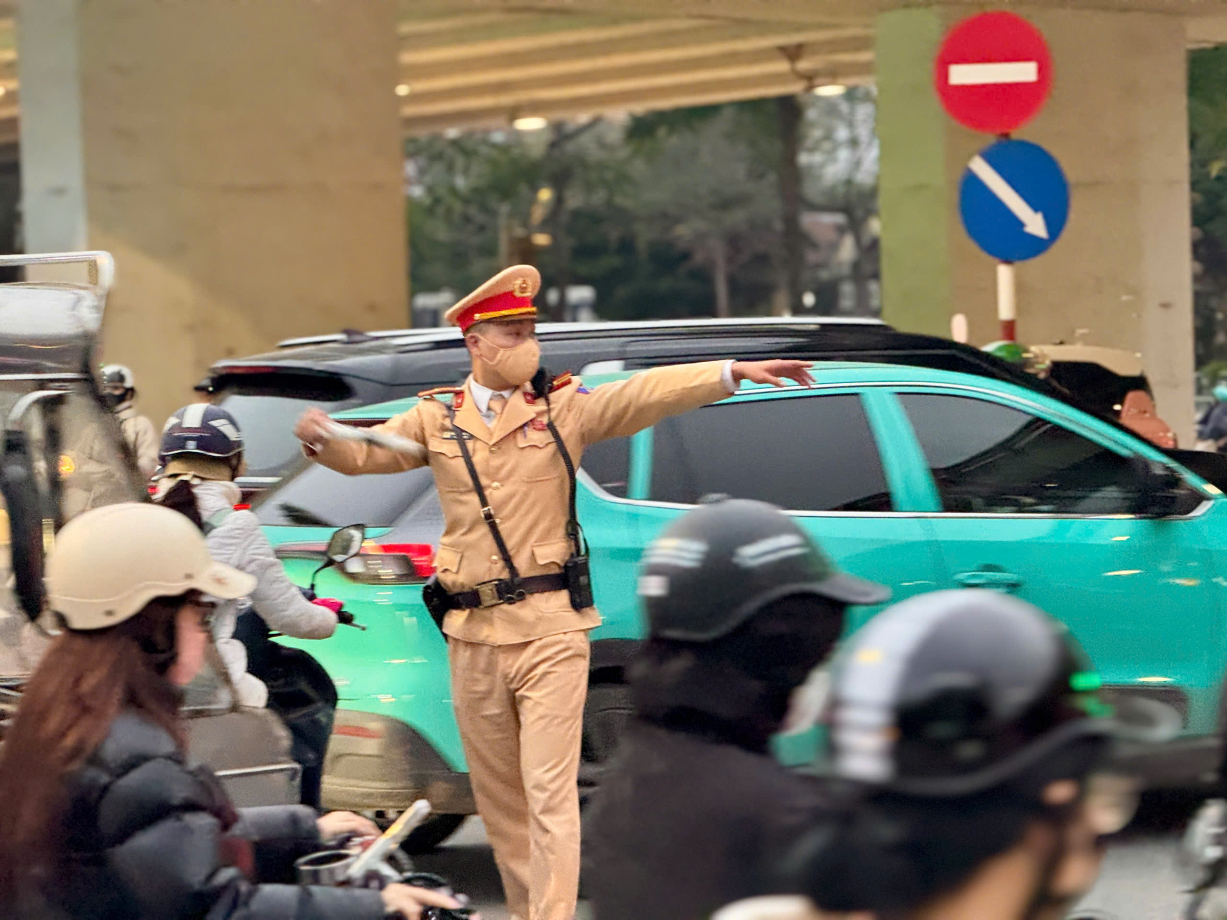 Hà Nội: Xử lý mạnh với những vi phạm gây ùn tắc giao thông dịp cận Tết - ảnh 1