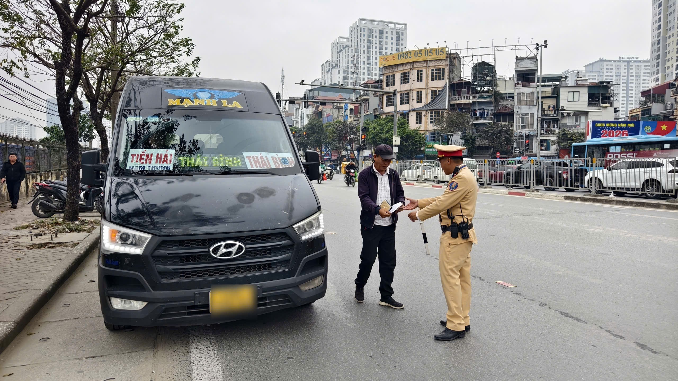Phát hiện, xử phạt 113 trường hợp kinh doanh vận tải vi phạm trật tự an toàn giao thông - ảnh 2