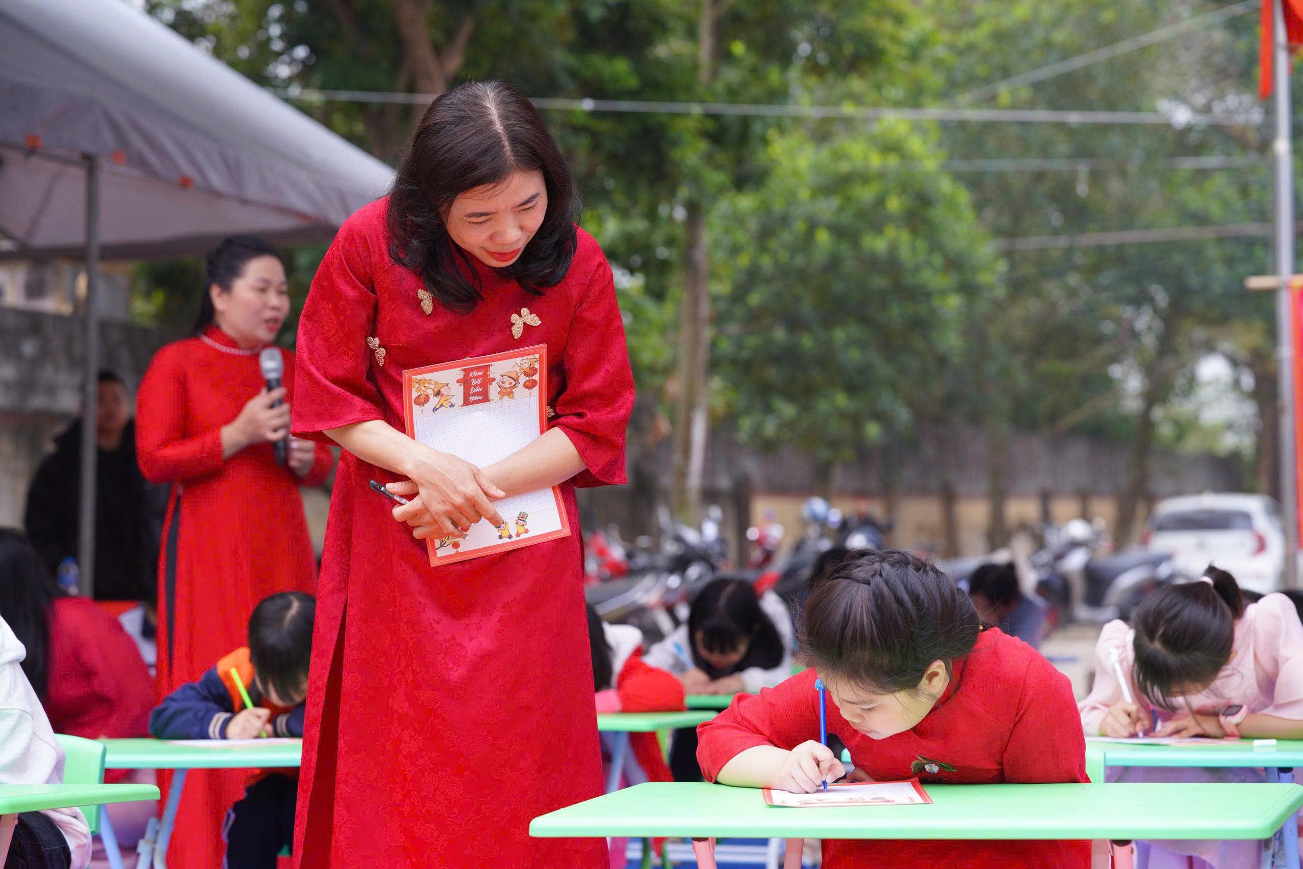 Rộn ràng Lễ khai bút đầu Xuân Bính Ngọ 2026 tại đình làng Đại Lan - ảnh 7