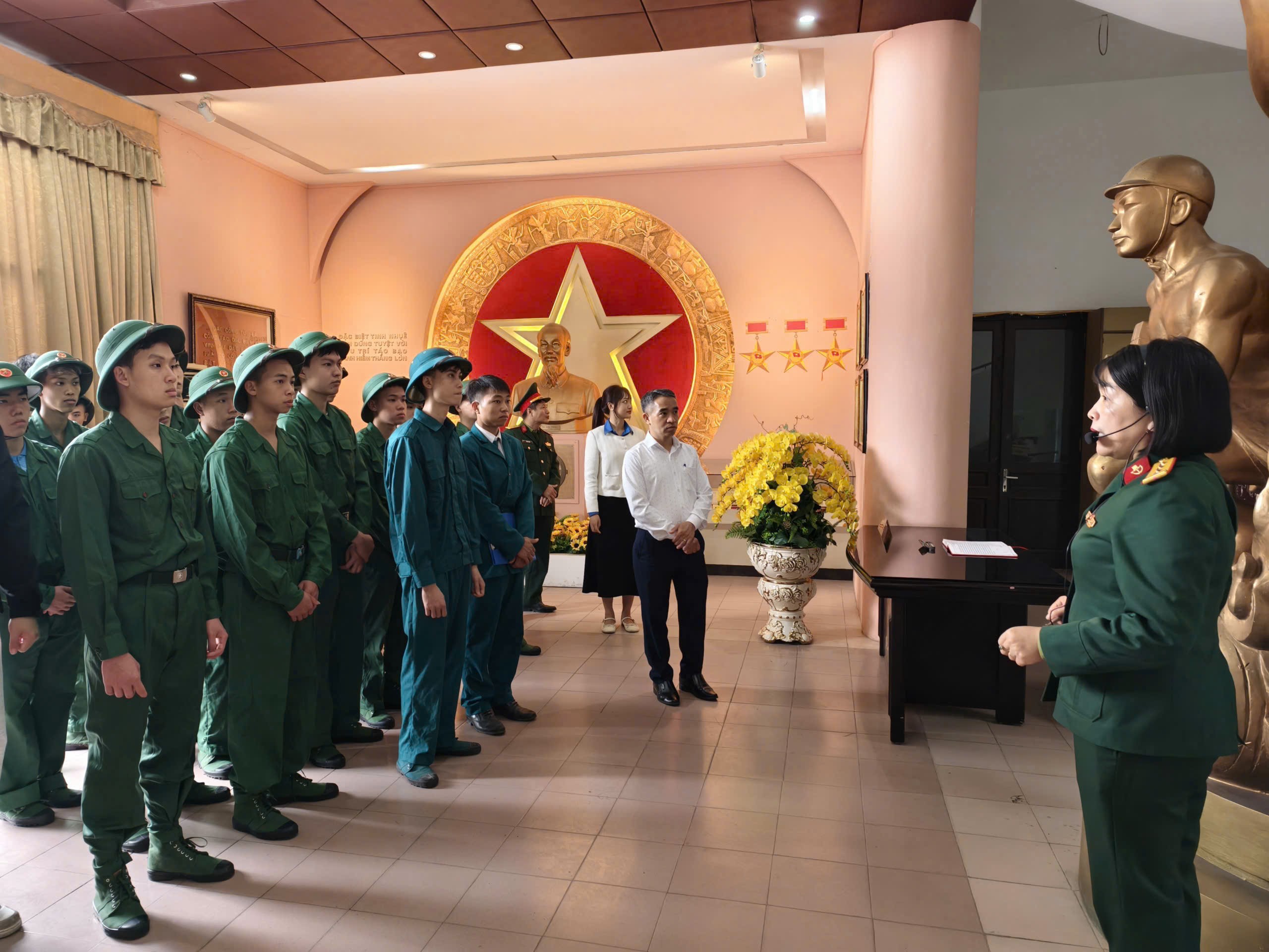 Xã Nam Phù: Nhiều hoạt động bồi dưỡng lý tưởng cách mạng cho thanh niên chuẩn bị lên đường nhập ngũ - ảnh 3