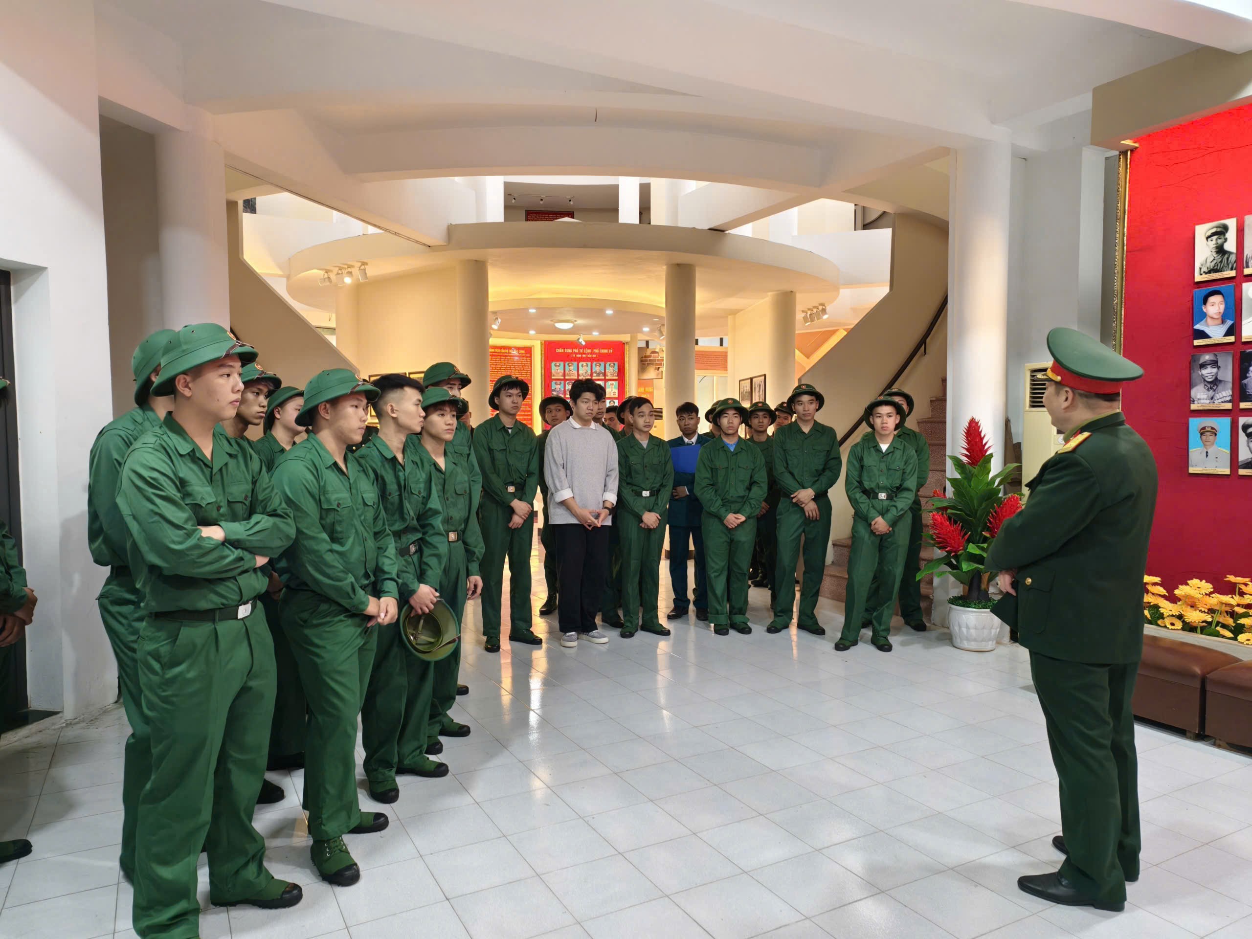 Xã Nam Phù: Nhiều hoạt động bồi dưỡng lý tưởng cách mạng cho thanh niên chuẩn bị lên đường nhập ngũ - ảnh 4