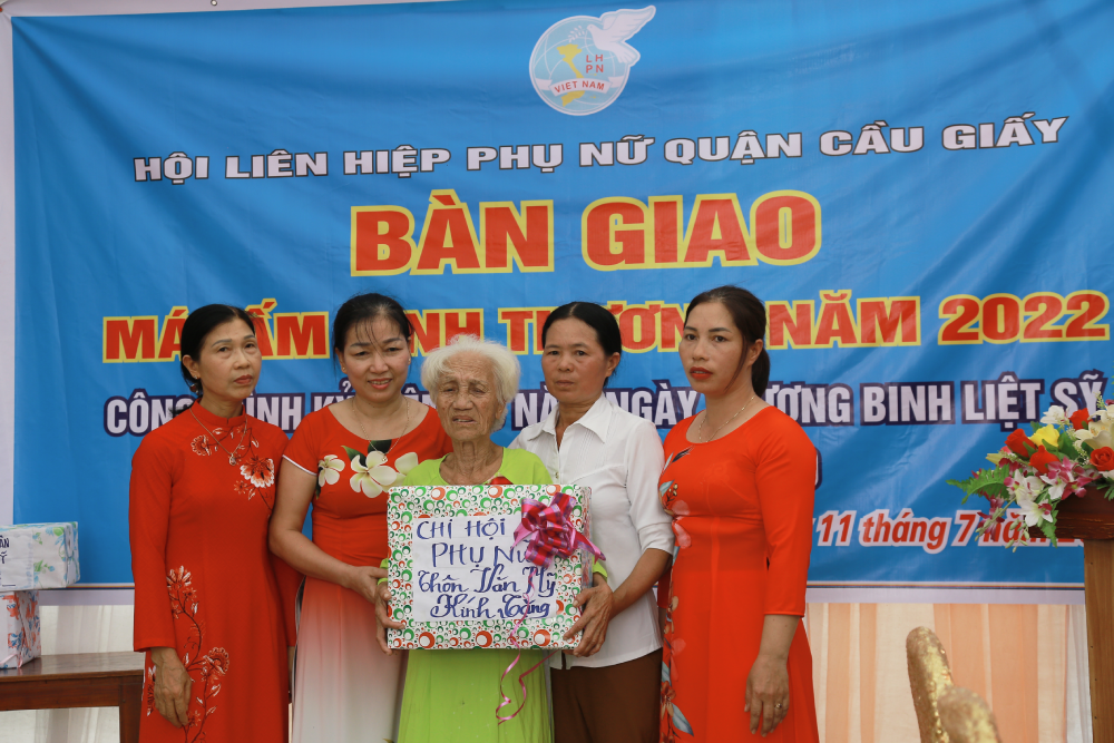 Trao tặng mái ấm tình thương cho mẹ liệt sỹ 82 tuổi - ảnh 6
