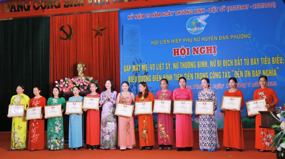 Phụ nữ Đan Phượng nỗ lực làm tốt công tác đền ơn đáp nghĩa - ảnh 7