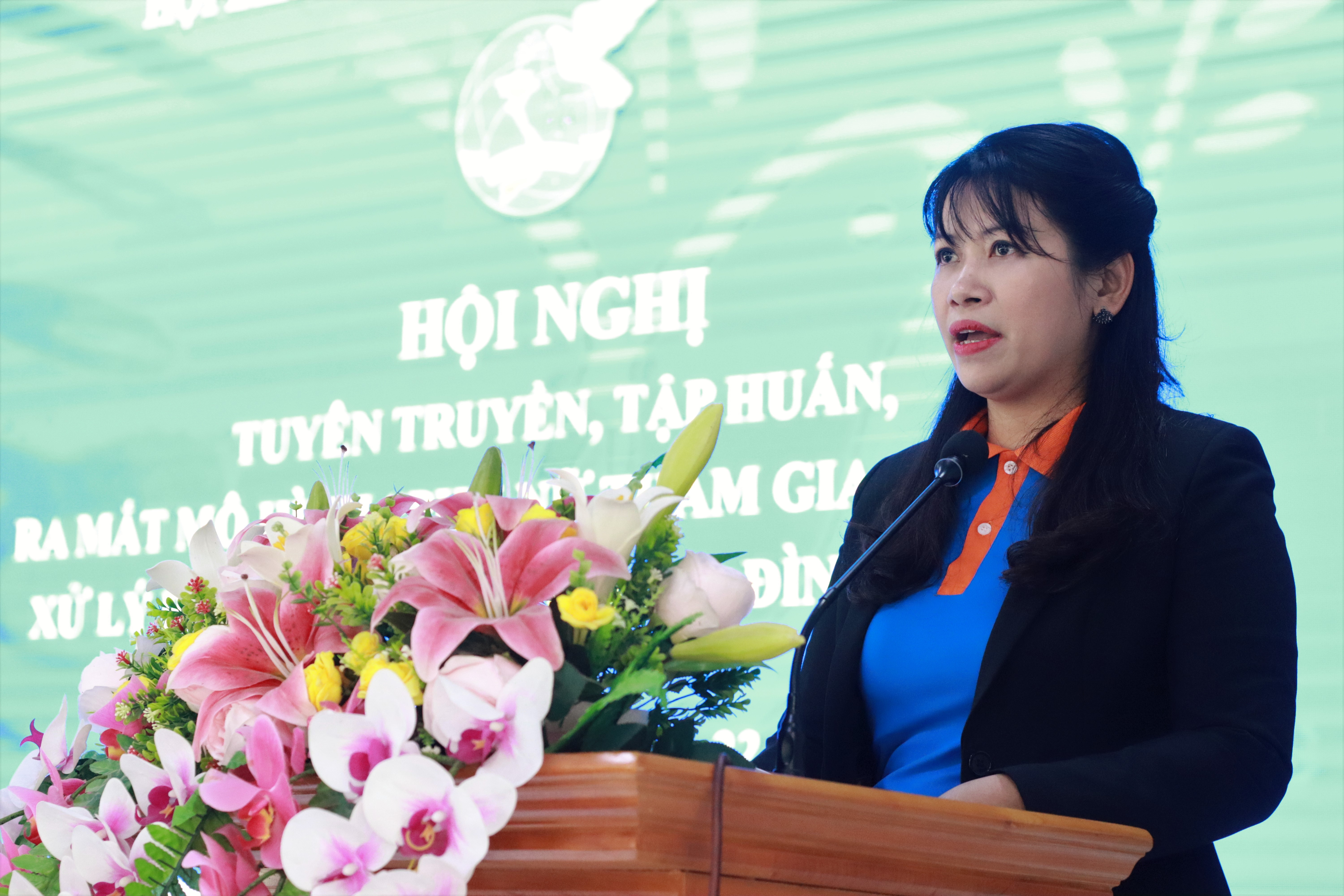 Hội LHPN huyện Hoài Đức ra mắt mô hình “Phụ nữ tham gia phân loại, xử lý rác hữu cơ tại nguồn“ - ảnh 1