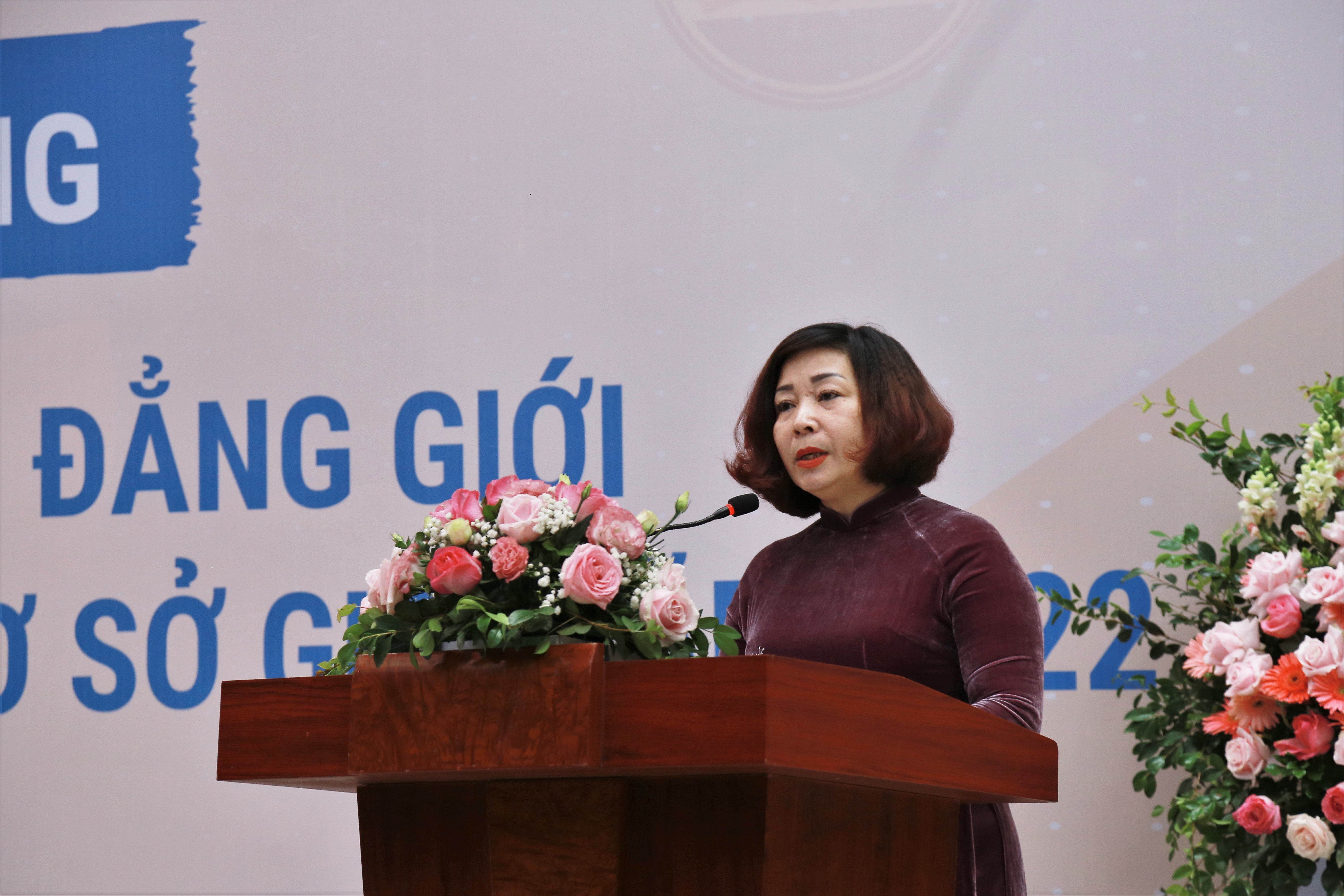 Phụ nữ và trẻ em là để yêu thương - ảnh 2