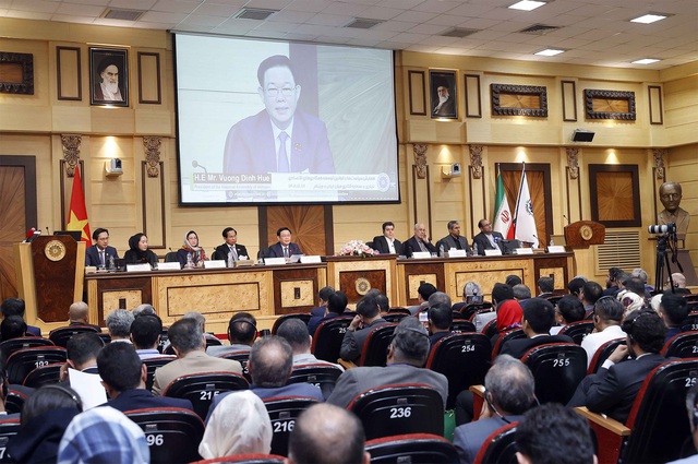 Chủ tịch Quốc hội dự Diễn đàn chính sách, pháp luật thúc đẩy hợp tác kinh tế, thương mại, đầu tư Việt Nam-Iran - Ảnh 2. Chủ tịch Quốc hội dự Diễn đàn chính sách, pháp luật thúc đẩy hợp tác kinh tế, thương mại, đầu tư Việt Nam-Iran - Ảnh 2.