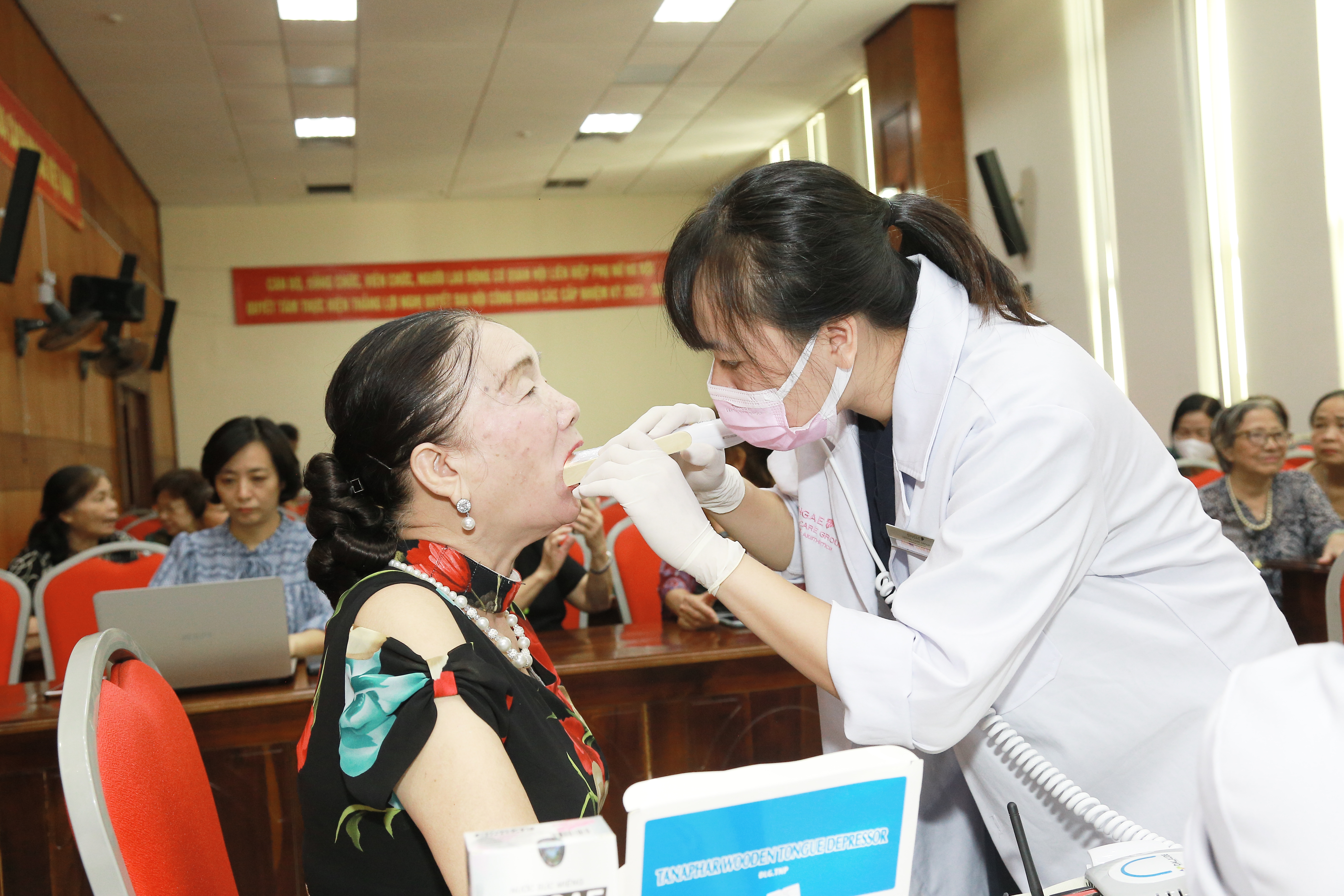 Nâng cao kiến thức cho phụ nữ về chăm sóc bảo vệ sức khoẻ răng miệng cho gia đình - ảnh 6