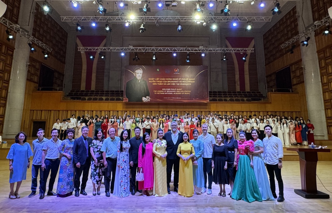 Huyền thoại Broadway và Hollywood gặp gỡ, truyền cảm hứng cho sinh viên Học viện âm nhạc Quốc gia Việt Nam - ảnh 2