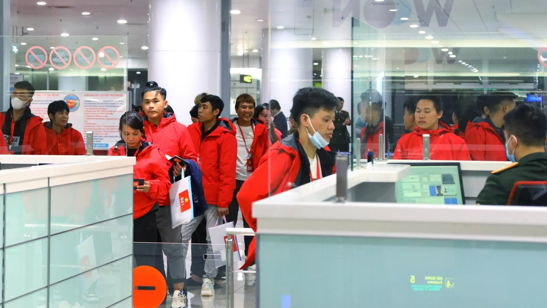 338 người Việt Nam tại khu vực giao tranh phía Bắc Myanmar được đưa về nước an toàn - ảnh 1