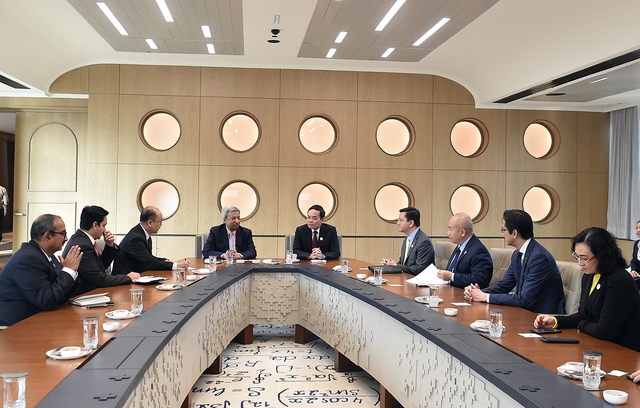 Phó Thủ tướng Trần Lưu Quang tiếp Thủ hiến bang Gujarat- Ảnh 3. Phó Thủ tướng Trần Lưu Quang tiếp Thủ hiến bang Gujarat- Ảnh 3.