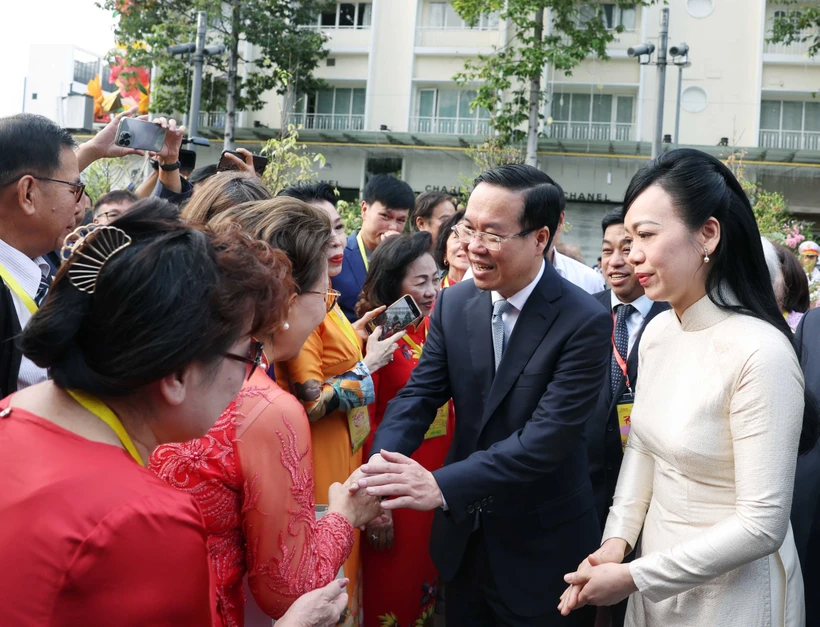 Chủ tịch nước và kiều bào dâng hương, thả cá tại Bến Nhà Rồng - ảnh 1