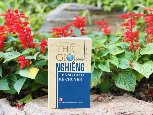 Thêm một tác phẩm phác họa bức tranh ngoại giao Việt Nam thời đại Hồ Chí Minh- Ảnh 1. Thêm một tác phẩm phác họa bức tranh ngoại giao Việt Nam thời đại Hồ Chí Minh- Ảnh 1.