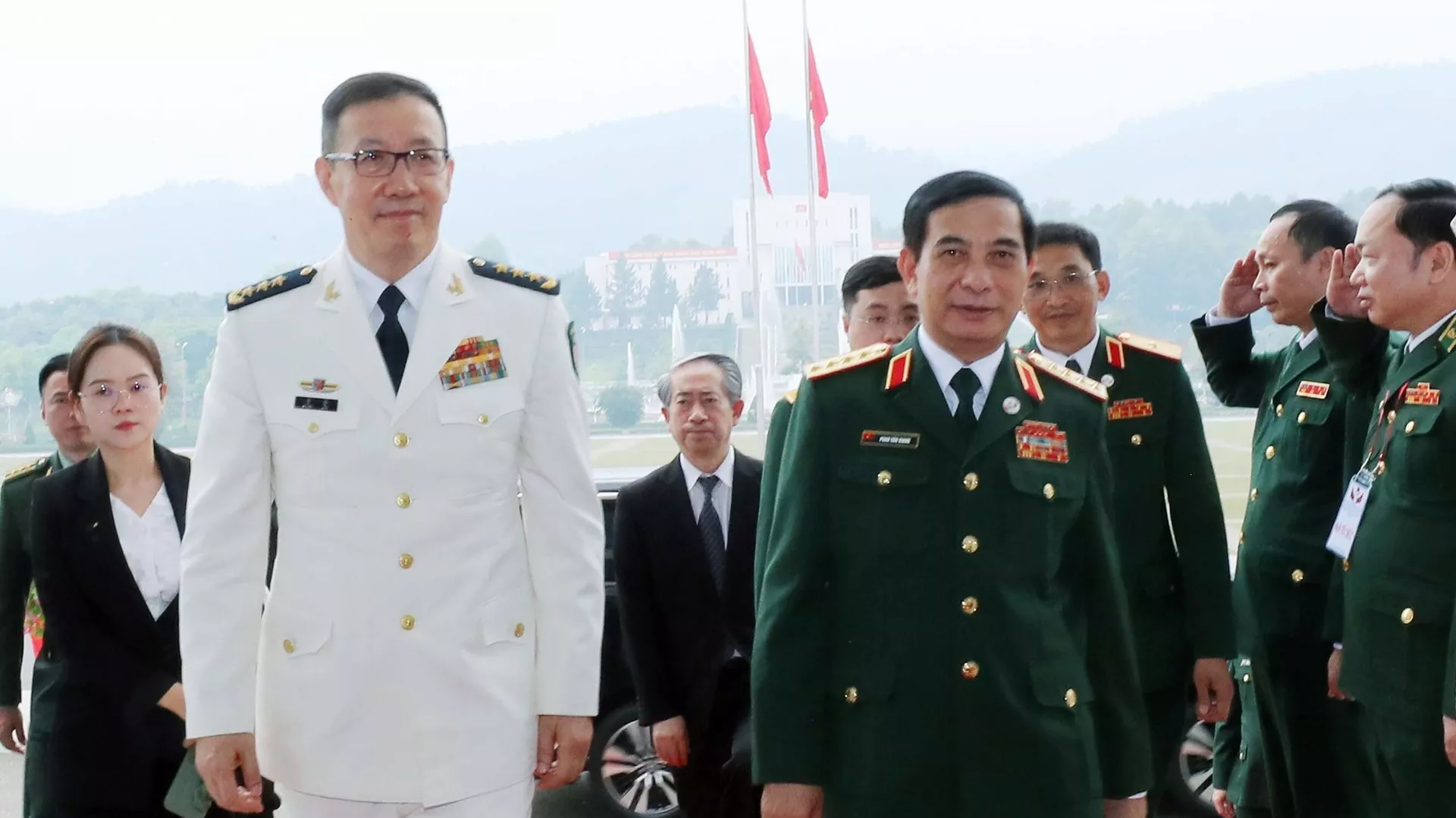 Đại tướng Phan Văn Giang gặp Bộ trưởng Quốc phòng Trung Quốc Đổng Quân - ảnh 1