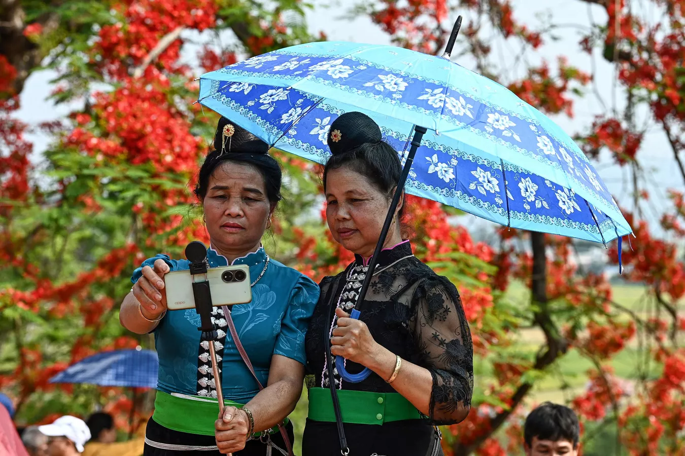 Người dân tham quan khu tưởng niệm trận Điện Biên Phủ - ảnh 4