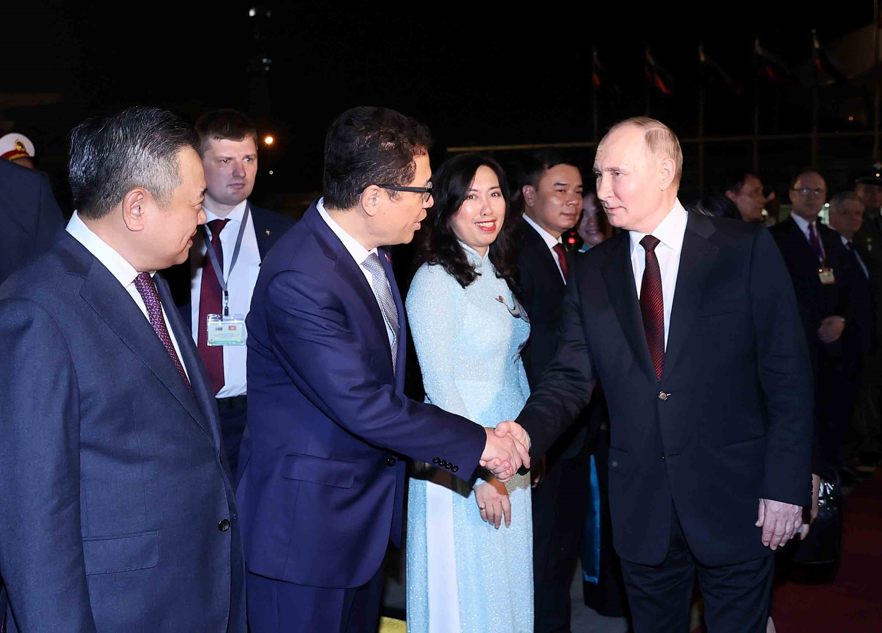 Tổng thống Nga Putin kết thúc tốt đẹp chuyến thăm cấp Nhà nước tới Việt Nam - ảnh 3