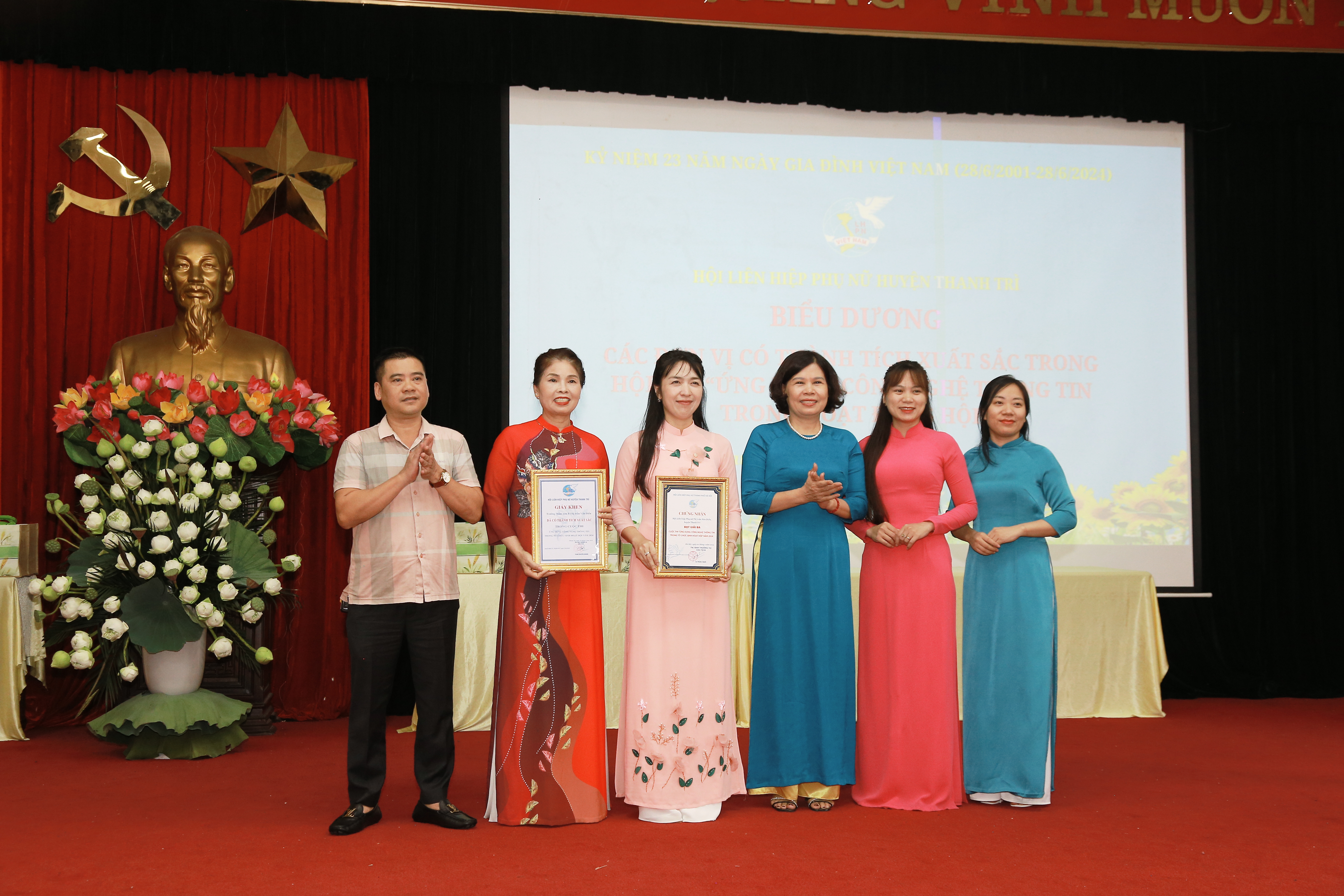 Hội LHPN huyện Thanh Trì: Sôi nổi hoạt động gắn kết yêu thương các thành viên trong gia đình - ảnh 7