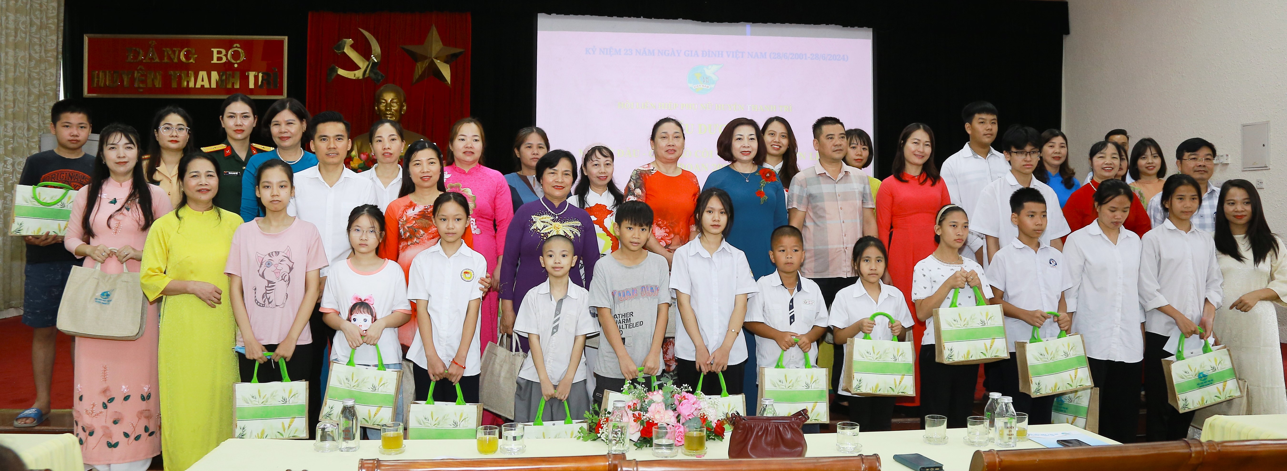 Hội LHPN huyện Thanh Trì: Sôi nổi hoạt động gắn kết yêu thương các thành viên trong gia đình - ảnh 4