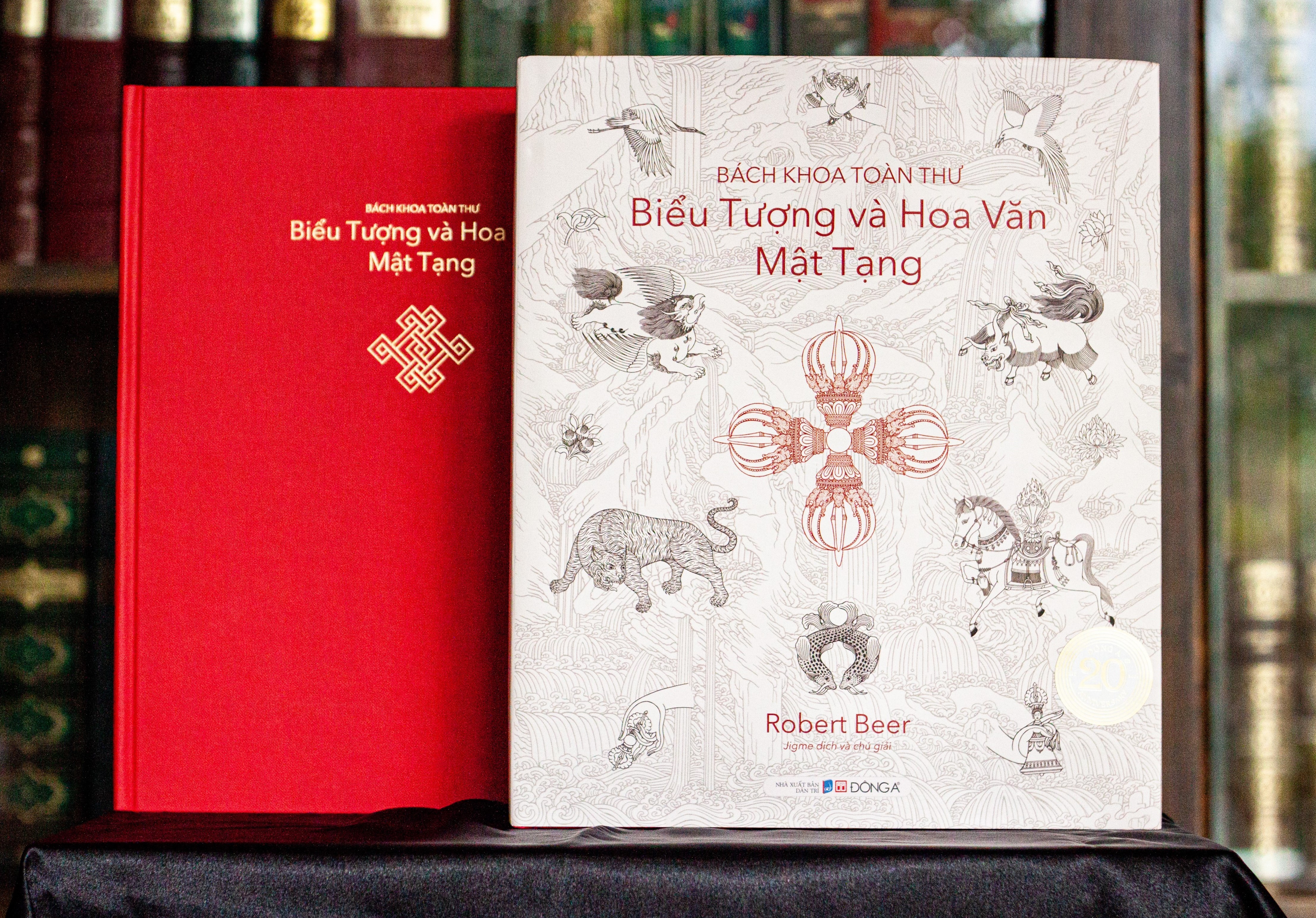 “Bách Khoa Toàn Thư Biểu Tượng và Hoa Văn Mật Tạng“: Tác phẩm kinh điển về mỹ thuật Phật giáo Tây Tạng - ảnh 1
