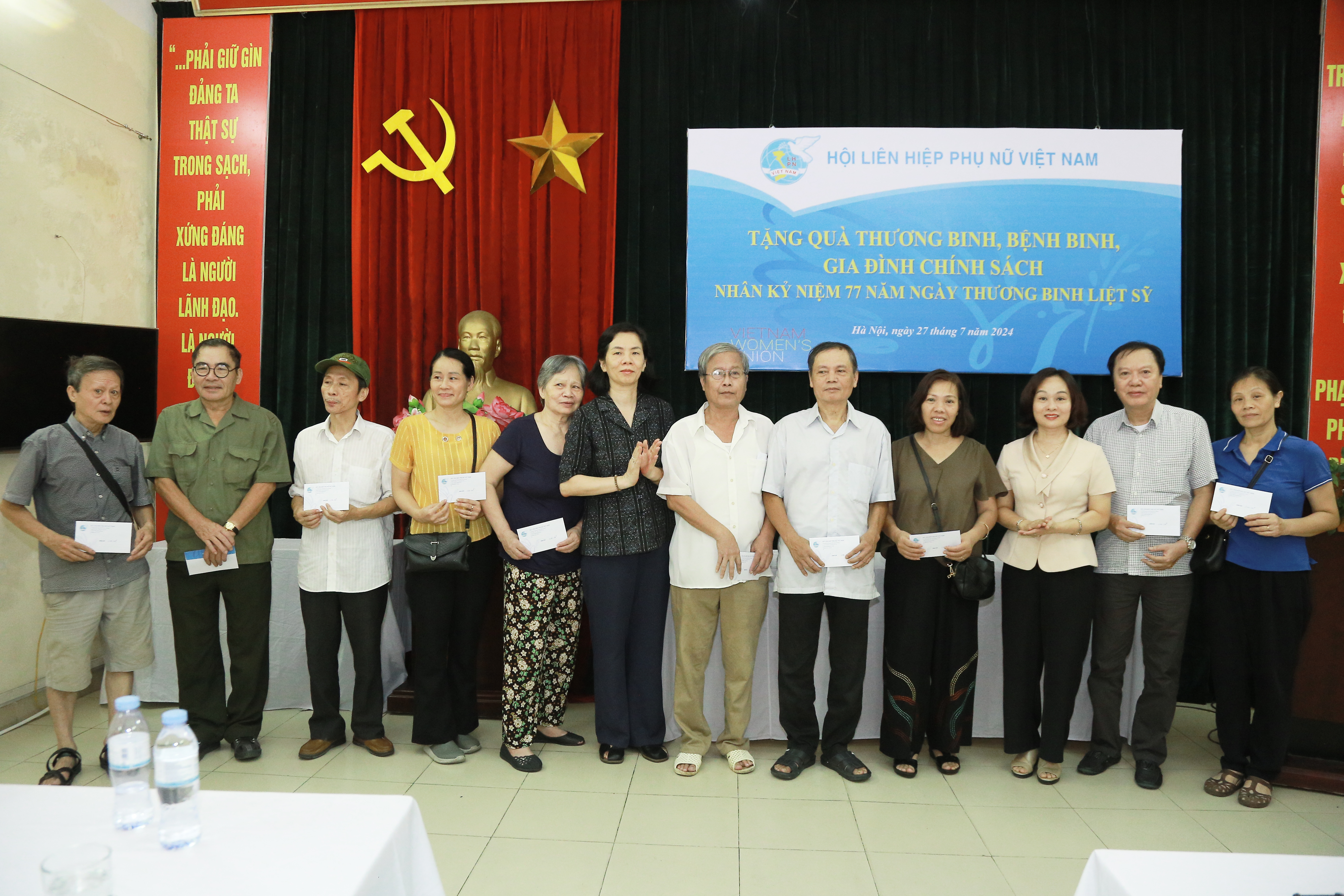 Những suất quà ý nghĩa tri ân người có công với đất nước - ảnh 5