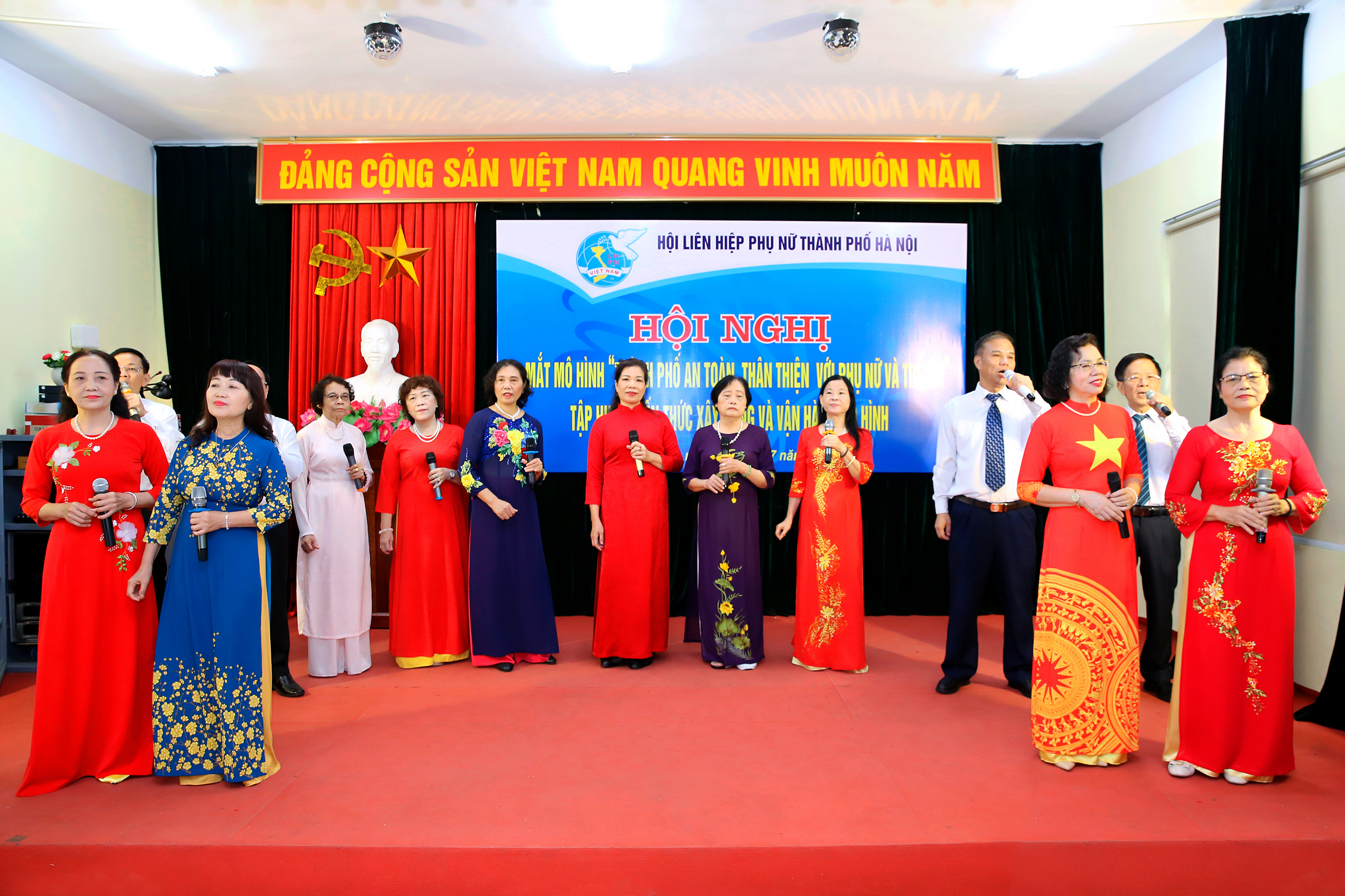 Ra mắt mô hình “Thành phố an toàn thân thiện với phụ nữ trẻ em” tại phường Dịch Vọng Hậu - ảnh 10