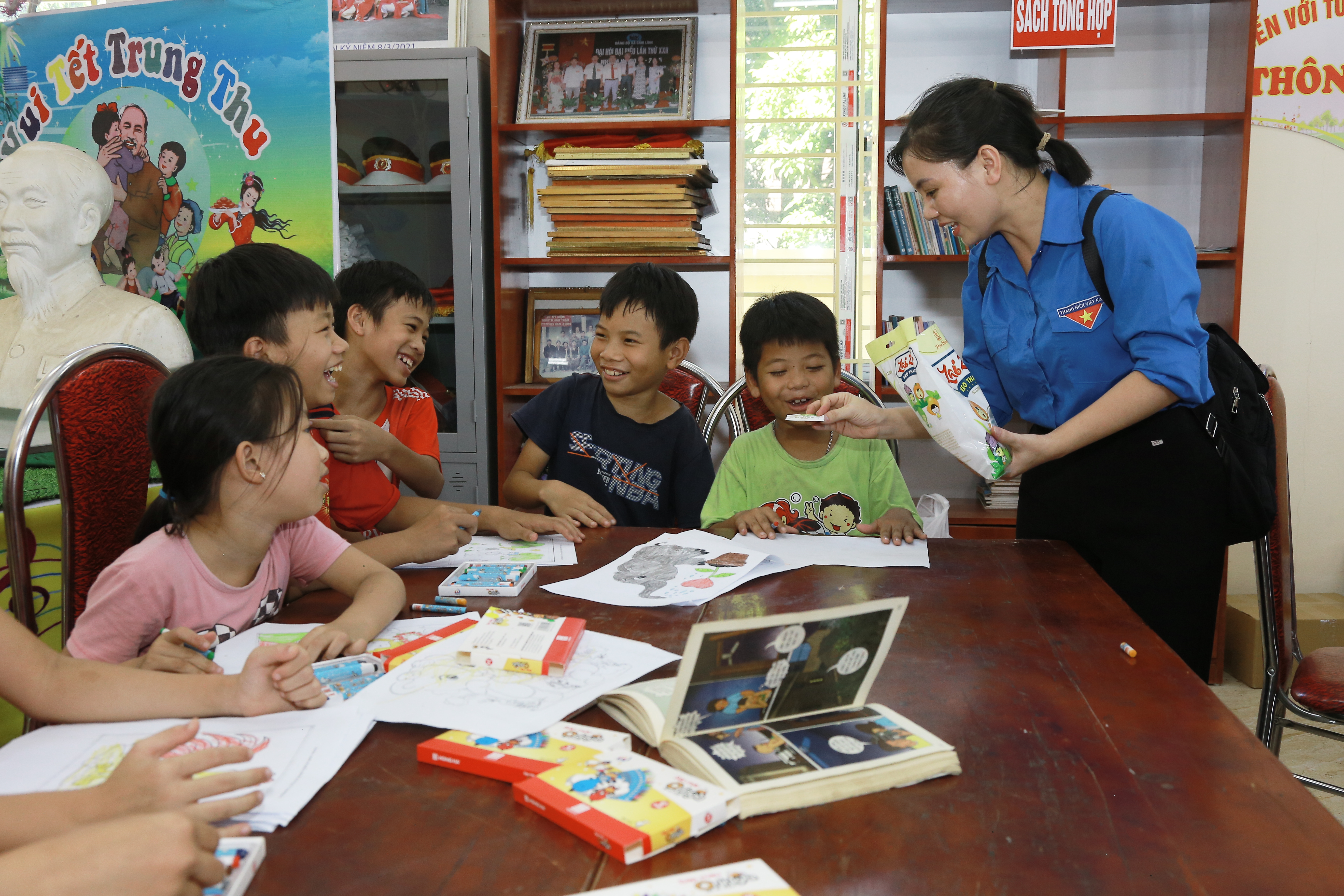 Những cuốn sách nghĩa tình “Vun bồi tri thức - Vững bước tương lai“ - ảnh 3