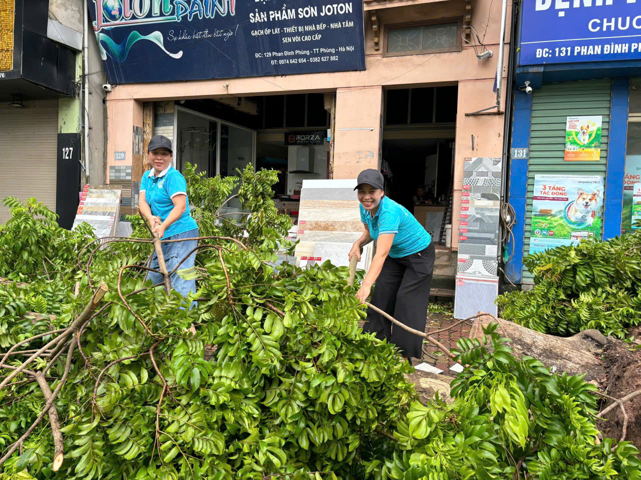 Đan Phượng: Phụ nữ 16 xã, thị trấn đồng loạt ra quân thực hiện công tác vệ sinh môi trường sau bão số 3 - ảnh 5