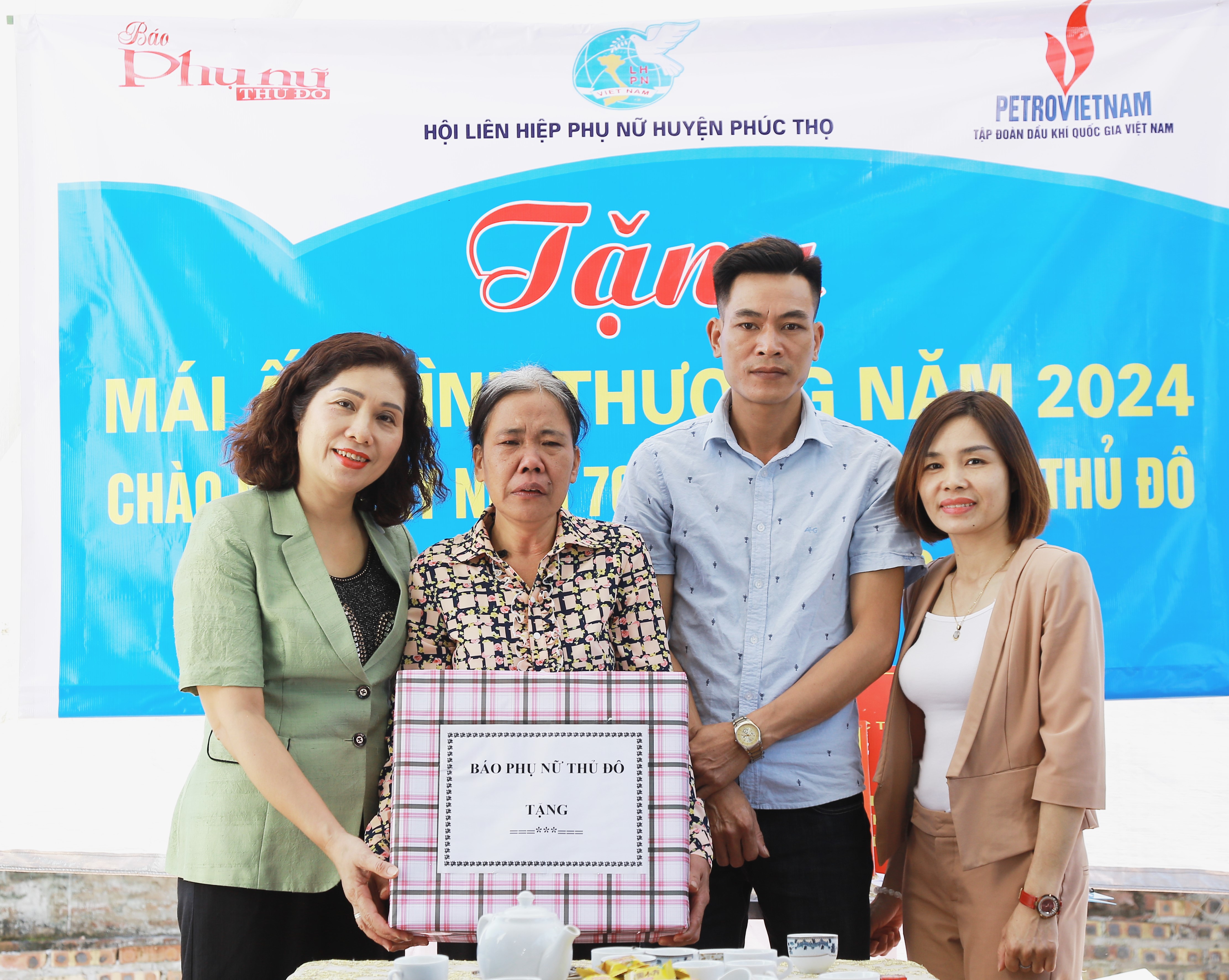 Trao tặng “Mái ấm tình thương” tại huyện Phúc Thọ: Nối dài niềm hạnh phúc - ảnh 2