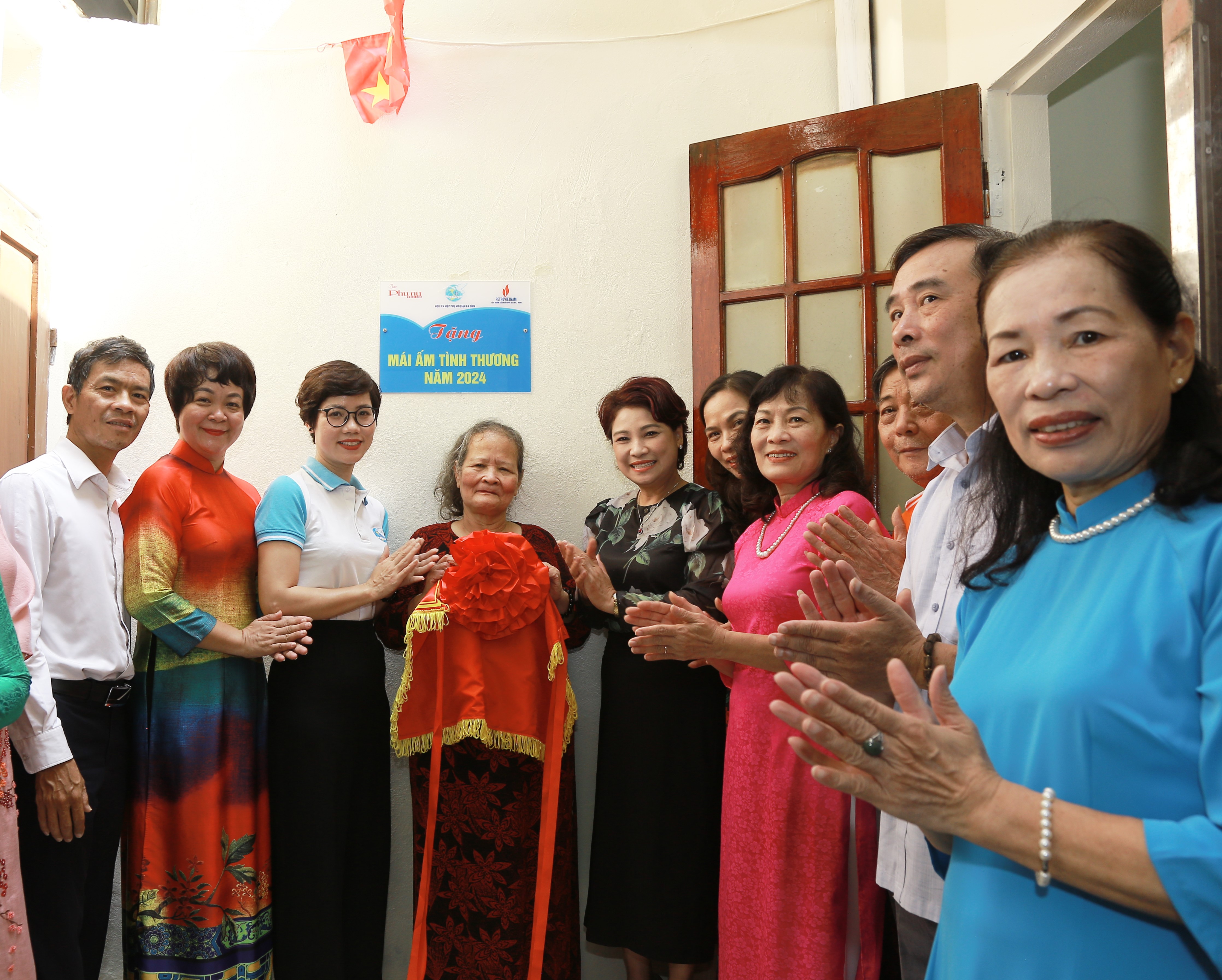 Niềm vui nhân đôi khi mái ấm tình thương về - ảnh 1