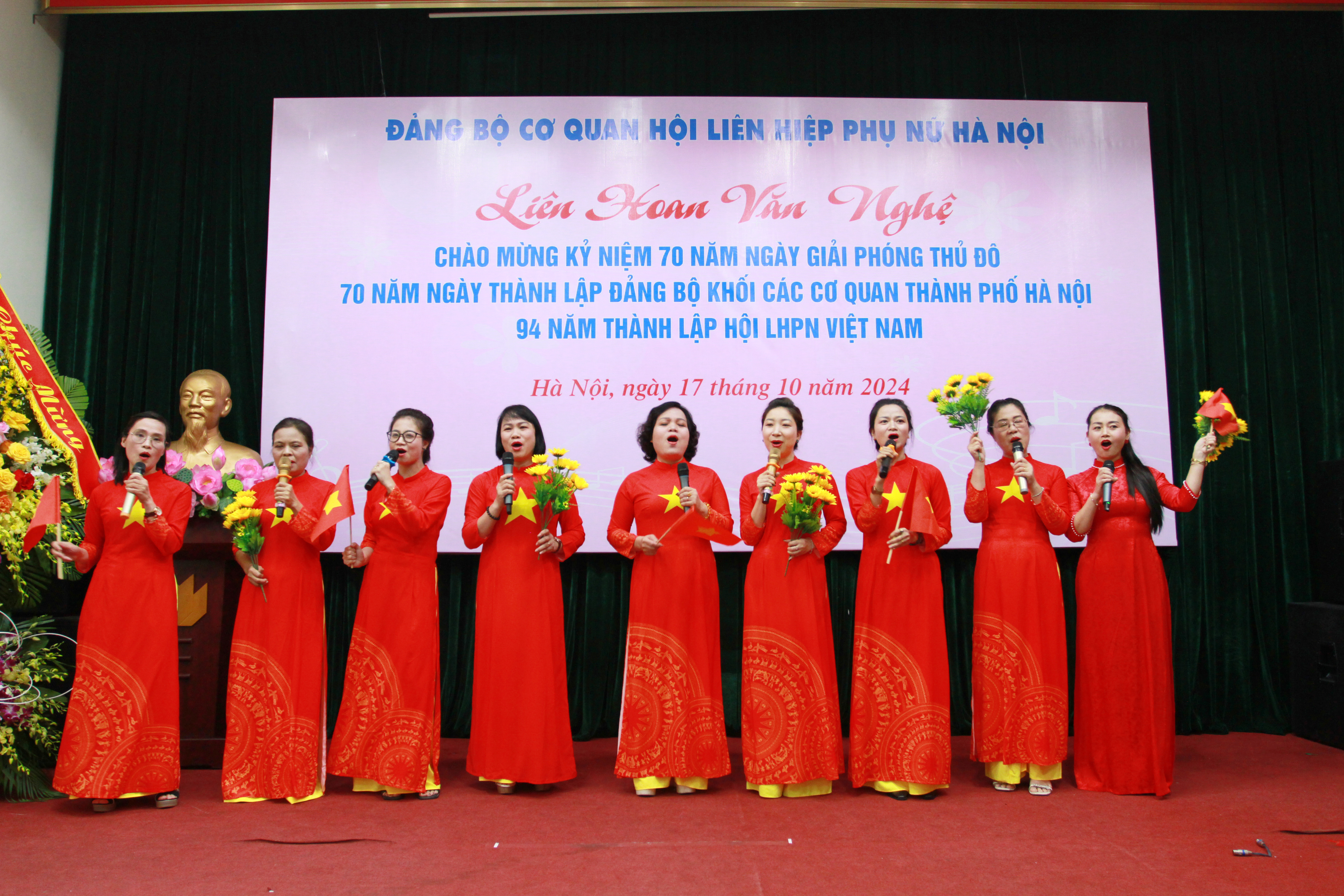 Sôi động chương trình Liên hoan văn nghệ chào mừng Ngày Phụ nữ Việt Nam - ảnh 3