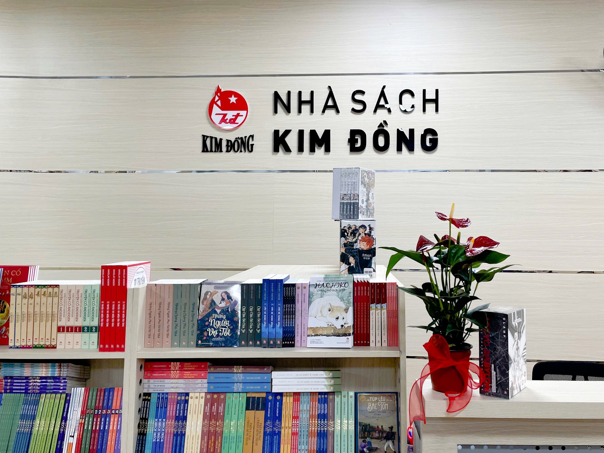 Khai trương Nhà sách Kim Đồng đầu tiên tại Huế - ảnh 1