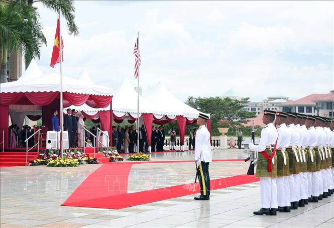 Thủ tướng Malaysia Anwar Ibrahim chủ trì lễ đón Tổng Bí thư Tô Lâm - ảnh 2