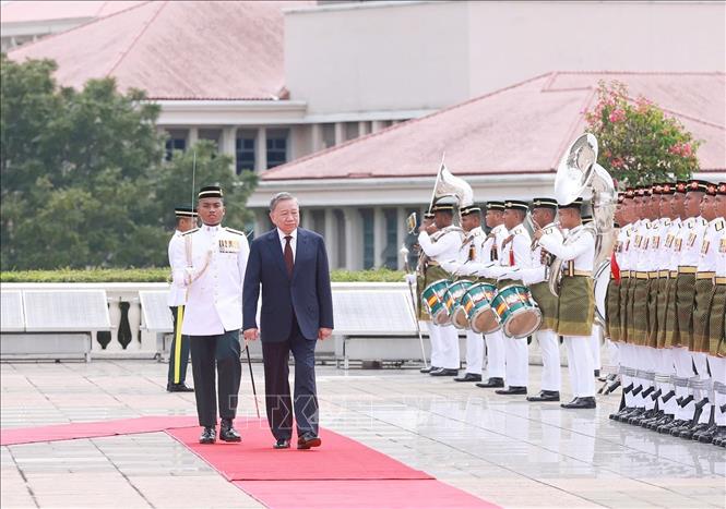 Thủ tướng Malaysia Anwar Ibrahim chủ trì lễ đón Tổng Bí thư Tô Lâm - ảnh 4