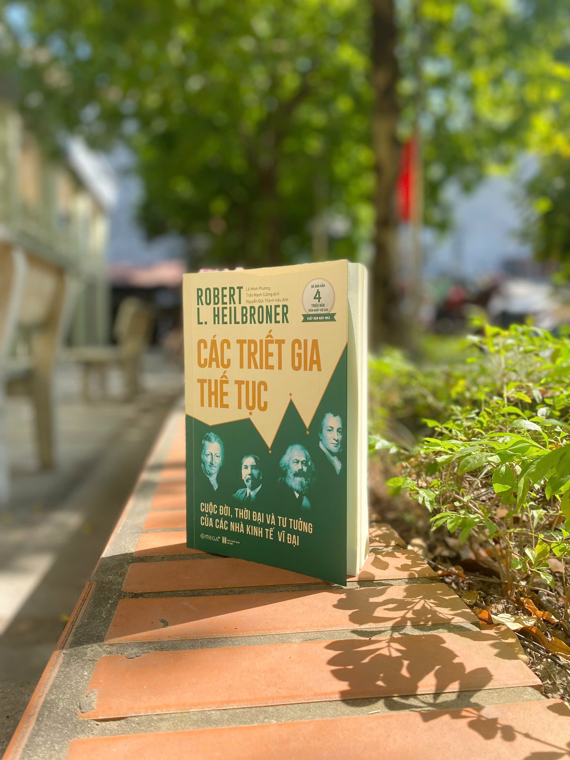 “Các triết gia thế tục”: Cuốn sách kinh tế học bán chạy nhất mọi thời đại - ảnh 1