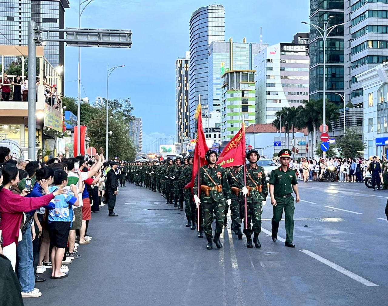 Hợp luyện diễu binh, diễu hành lần thứ 2 có quân đội Lào, Campuchia cùng tham gia - ảnh 9