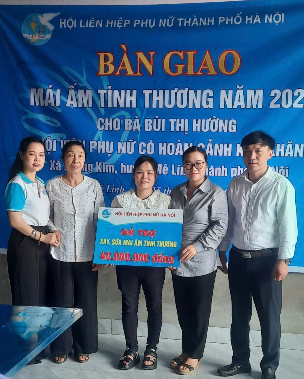 Hội LHPN Thành phố bàn giao “Mái ấm tình thương” cho hội viên phụ nữ khó khăn tại Mê Linh - ảnh 1