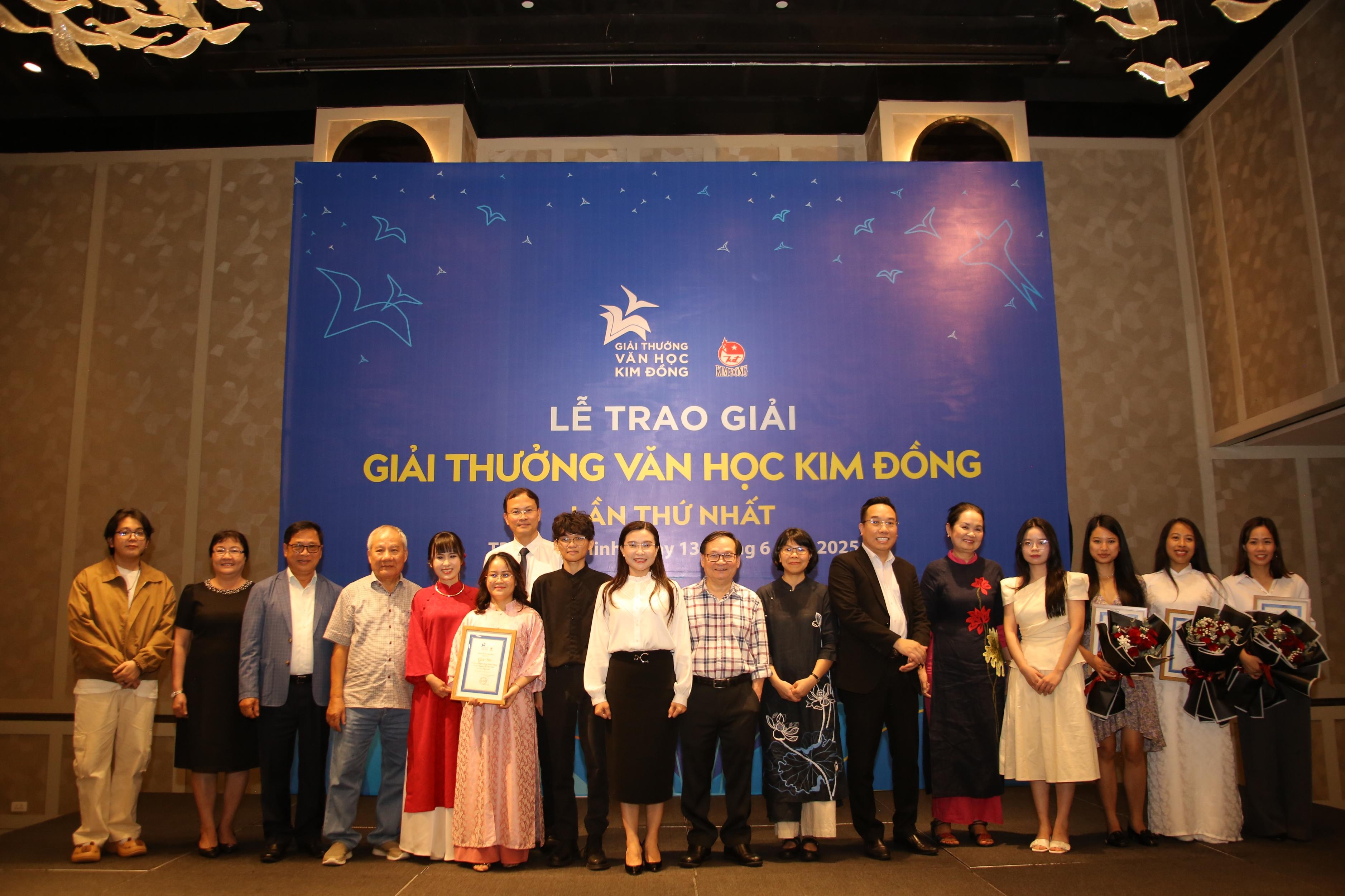 Trao Giải thưởng Văn học Kim Đồng lần thứ nhất: Ghi dấu nỗ lực sáng tác vì thế hệ trẻ - ảnh 4